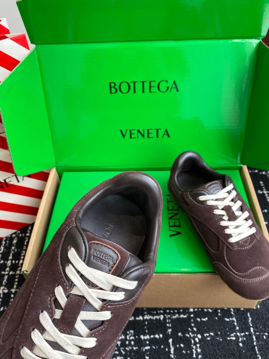 UA B0tt*ga Ven*ta Orbit Flash Sneaker