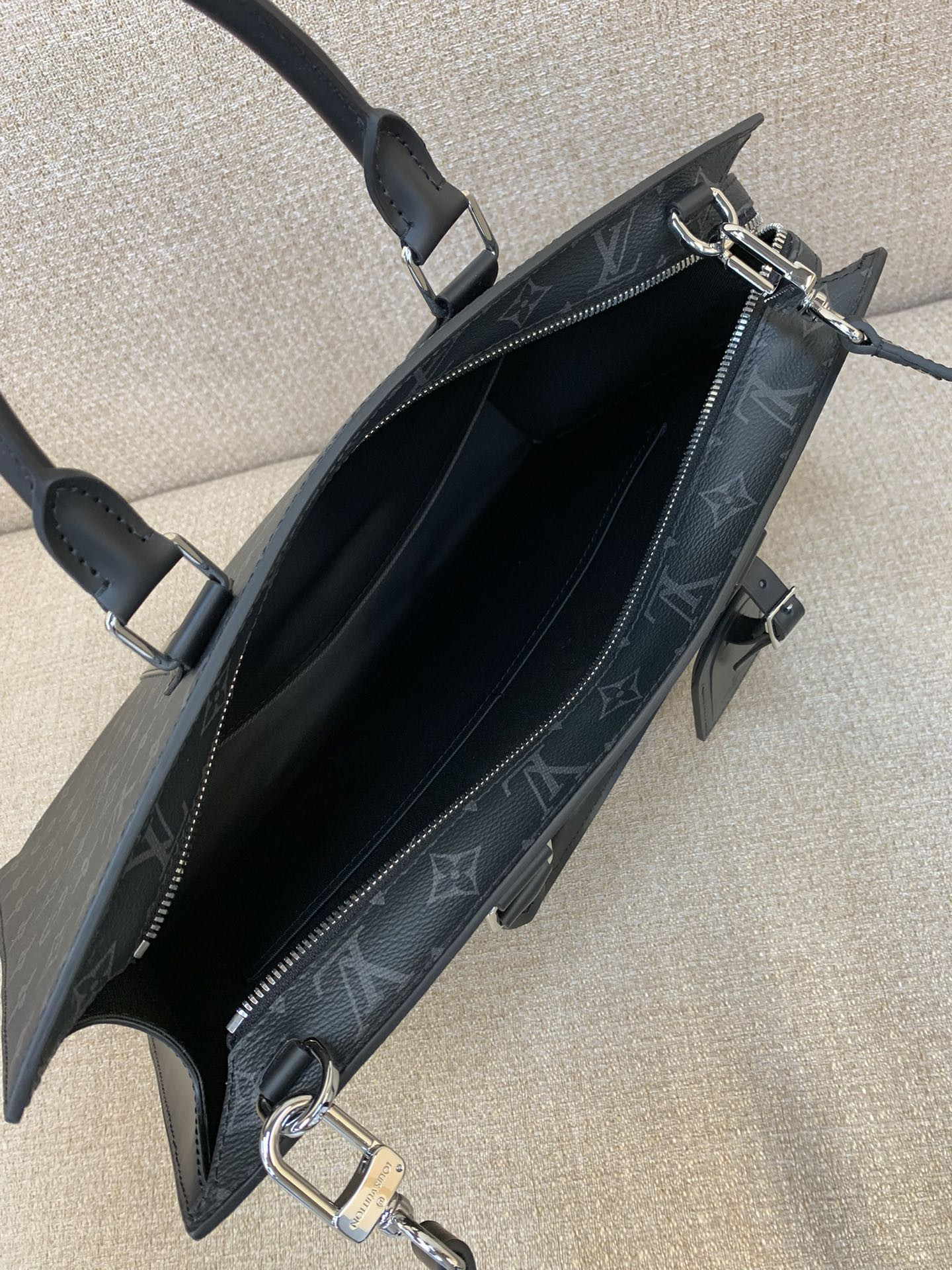 LV Sac Plat Horizontal Zippe M11742 39.8x30x5cm Without Box