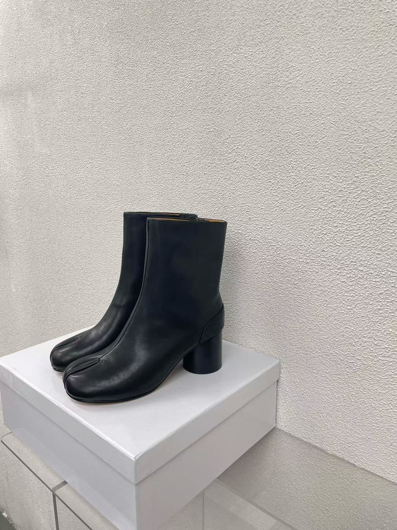 UA Ma1s0n Marg*e1a Tabi Ankle Boots