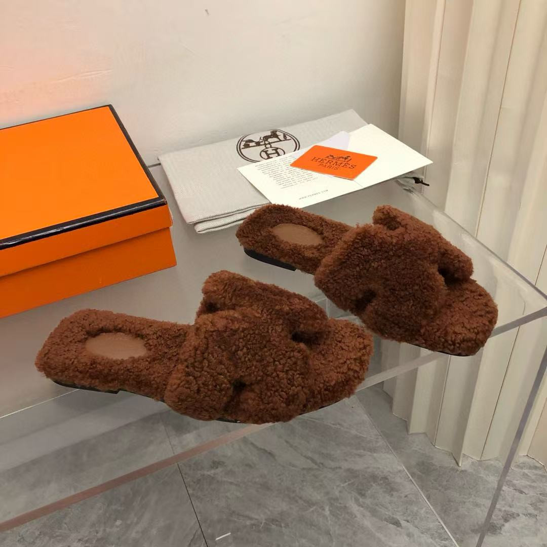 UA H**me5 Oran sandal