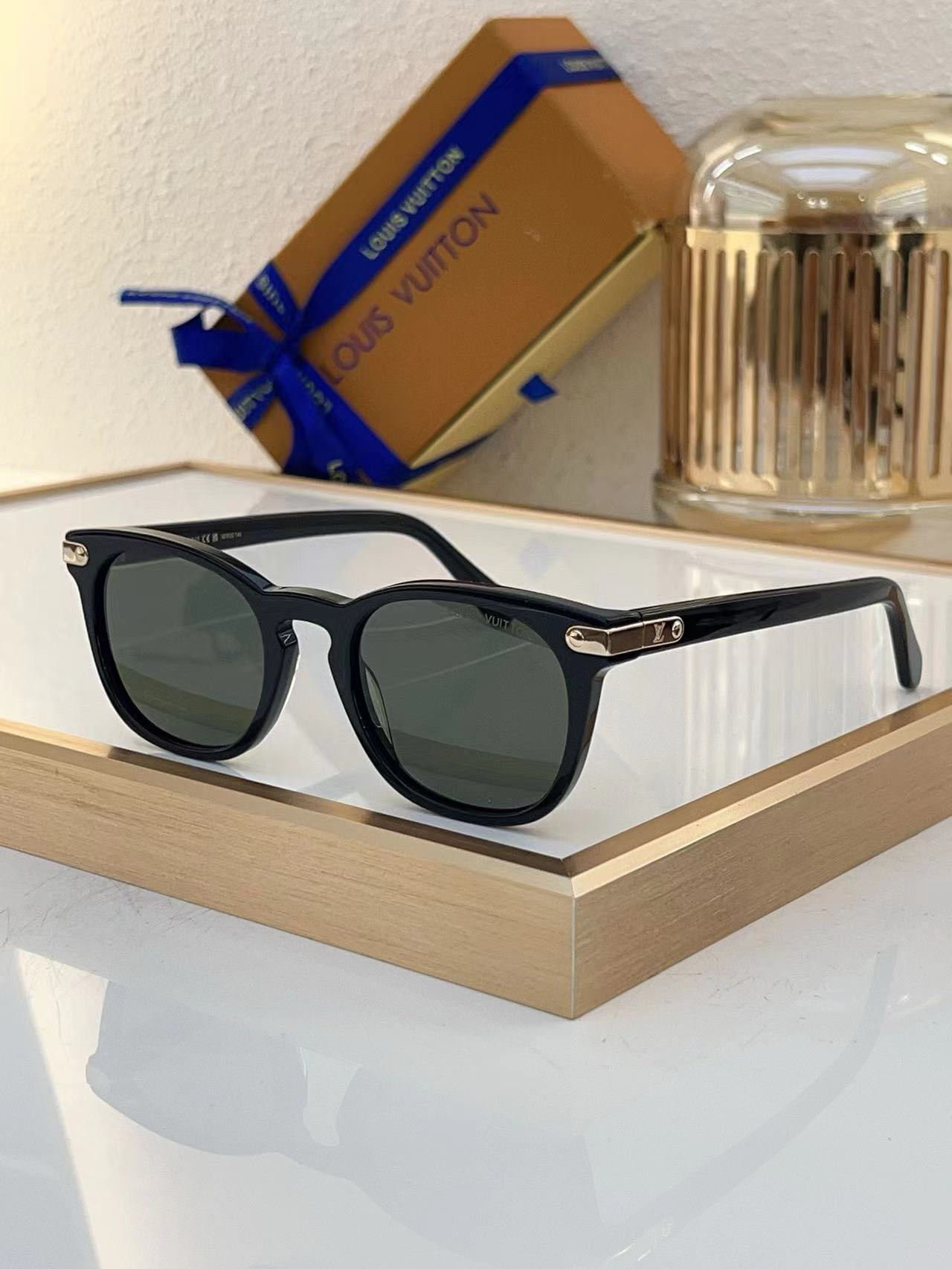 LV Signature Square Round Sunglasses Z2381U