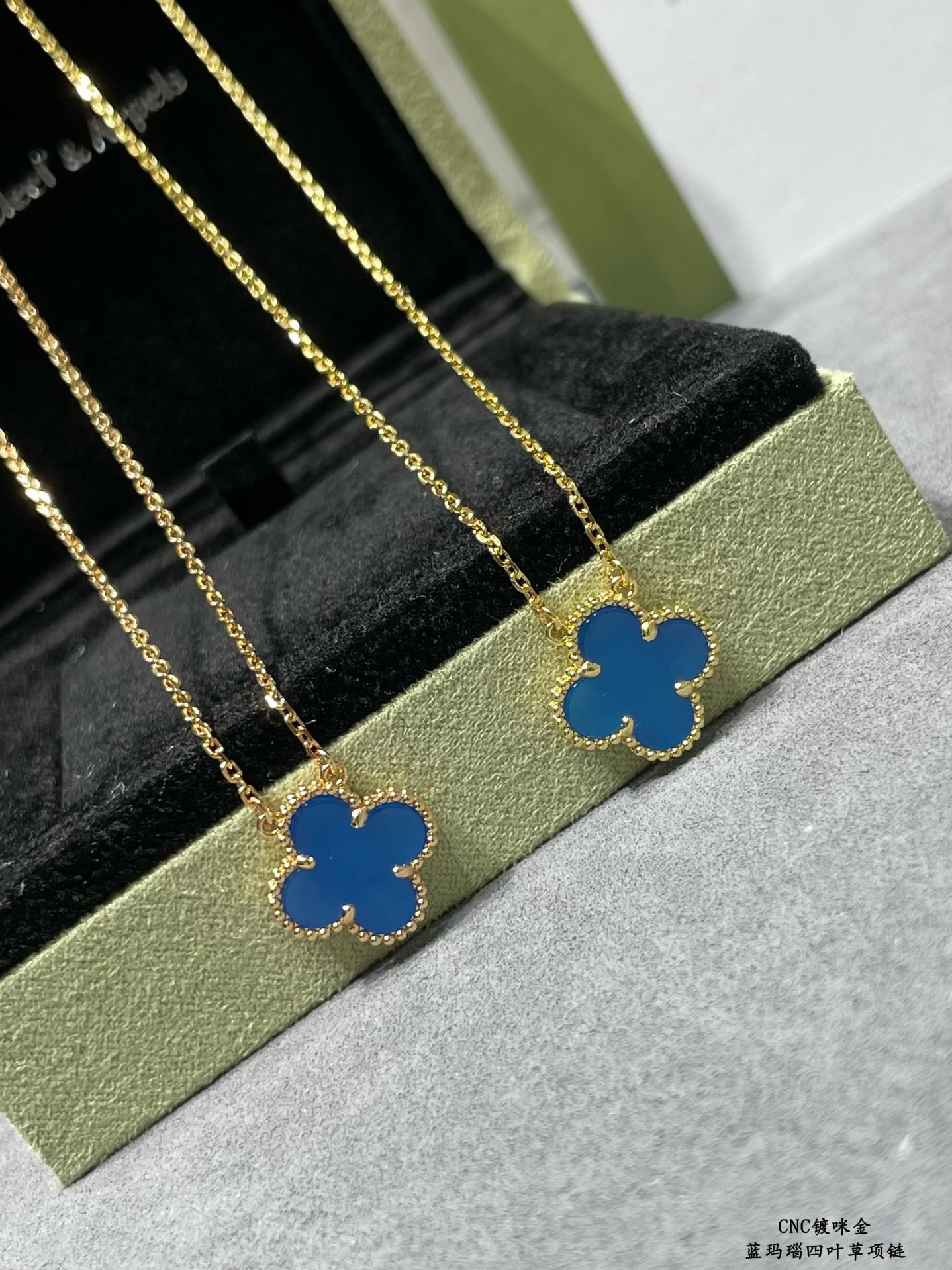 V*n Cl**f & Arpels Medium four-leaf clover Necklace Diameter approx 1.5cm,Chain length approx 40+5cm