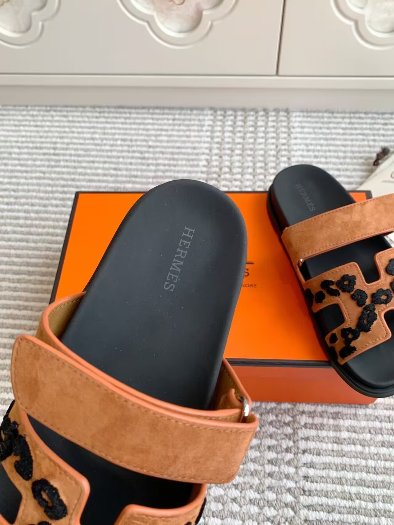 UA H**me5 Chypre Sandal