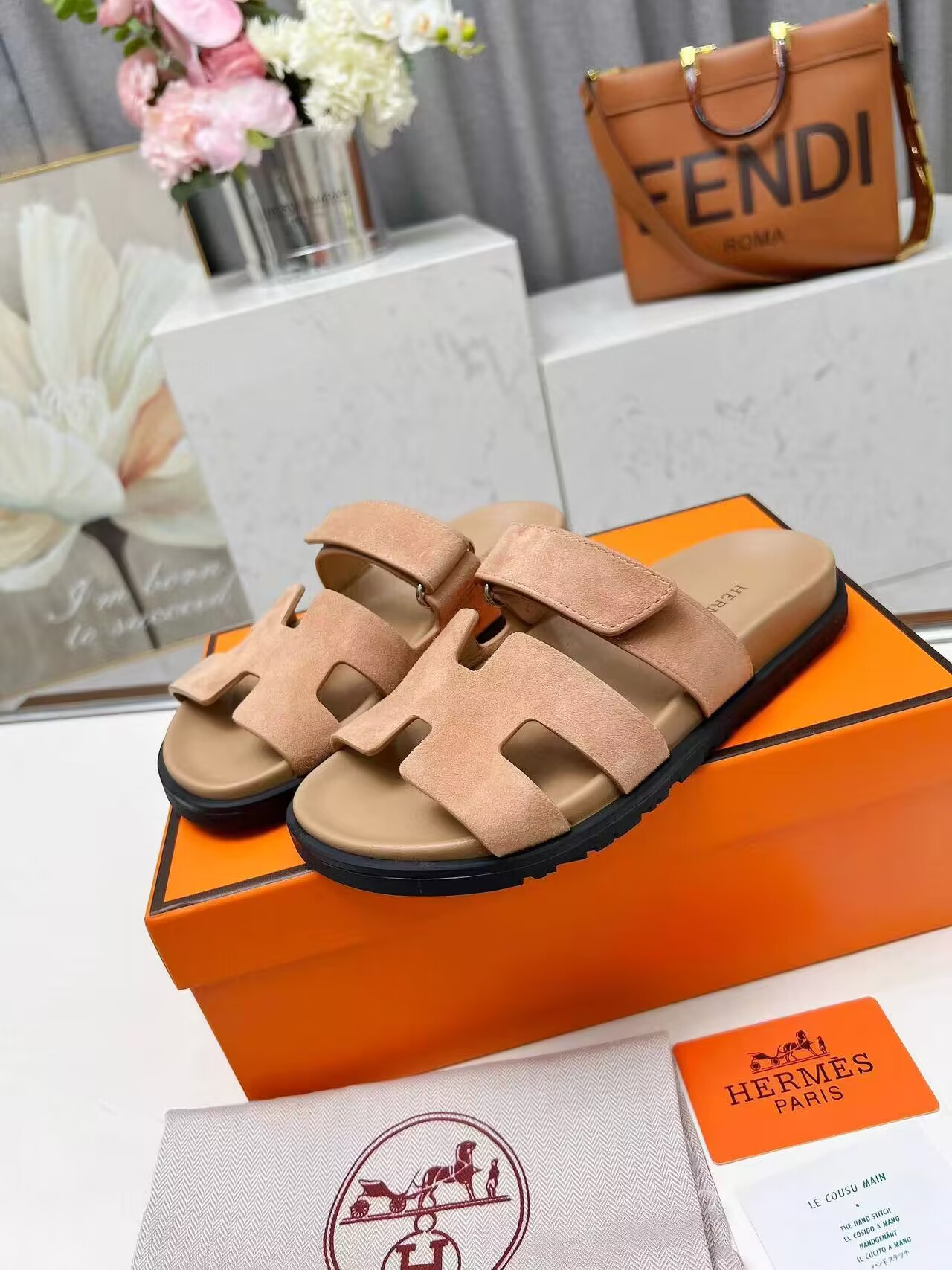 UA H**me5 Chypre sandal