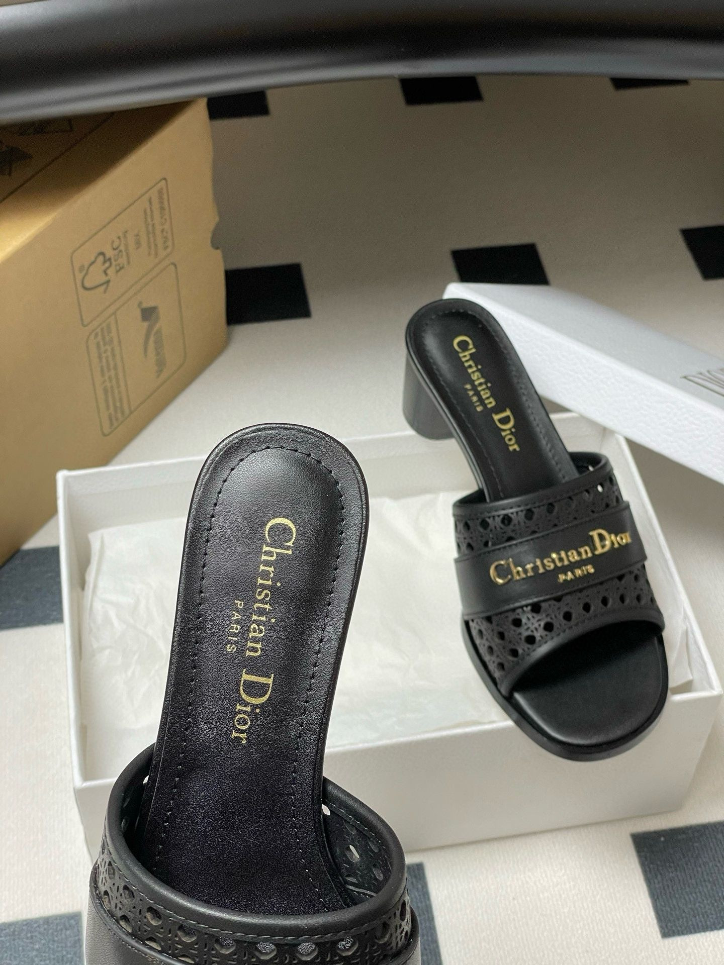 UA D10r D-Lane Heeled Slide