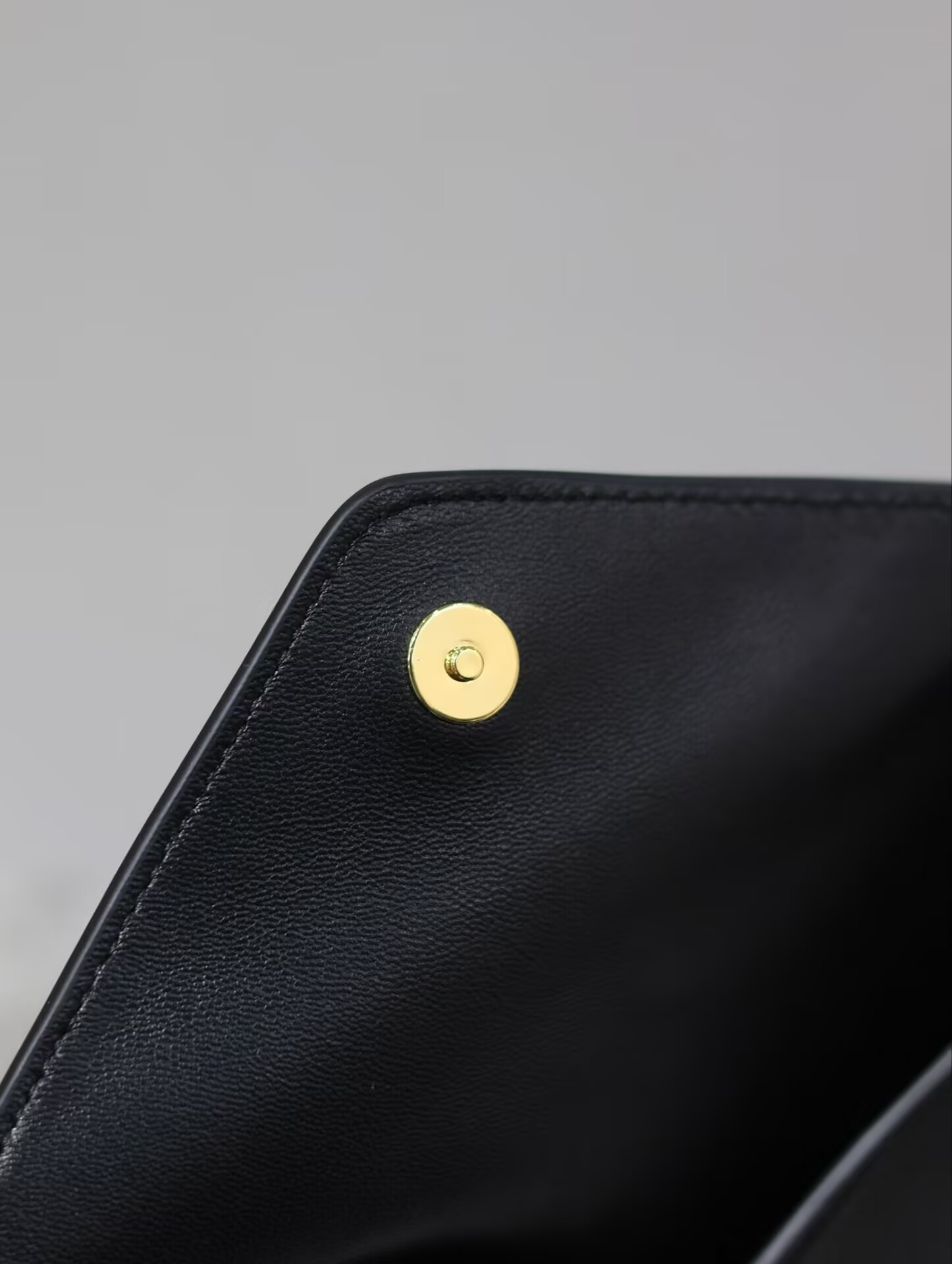 Y51 CASSANDRE small envelope pouch in lambskin 21x14x3cm