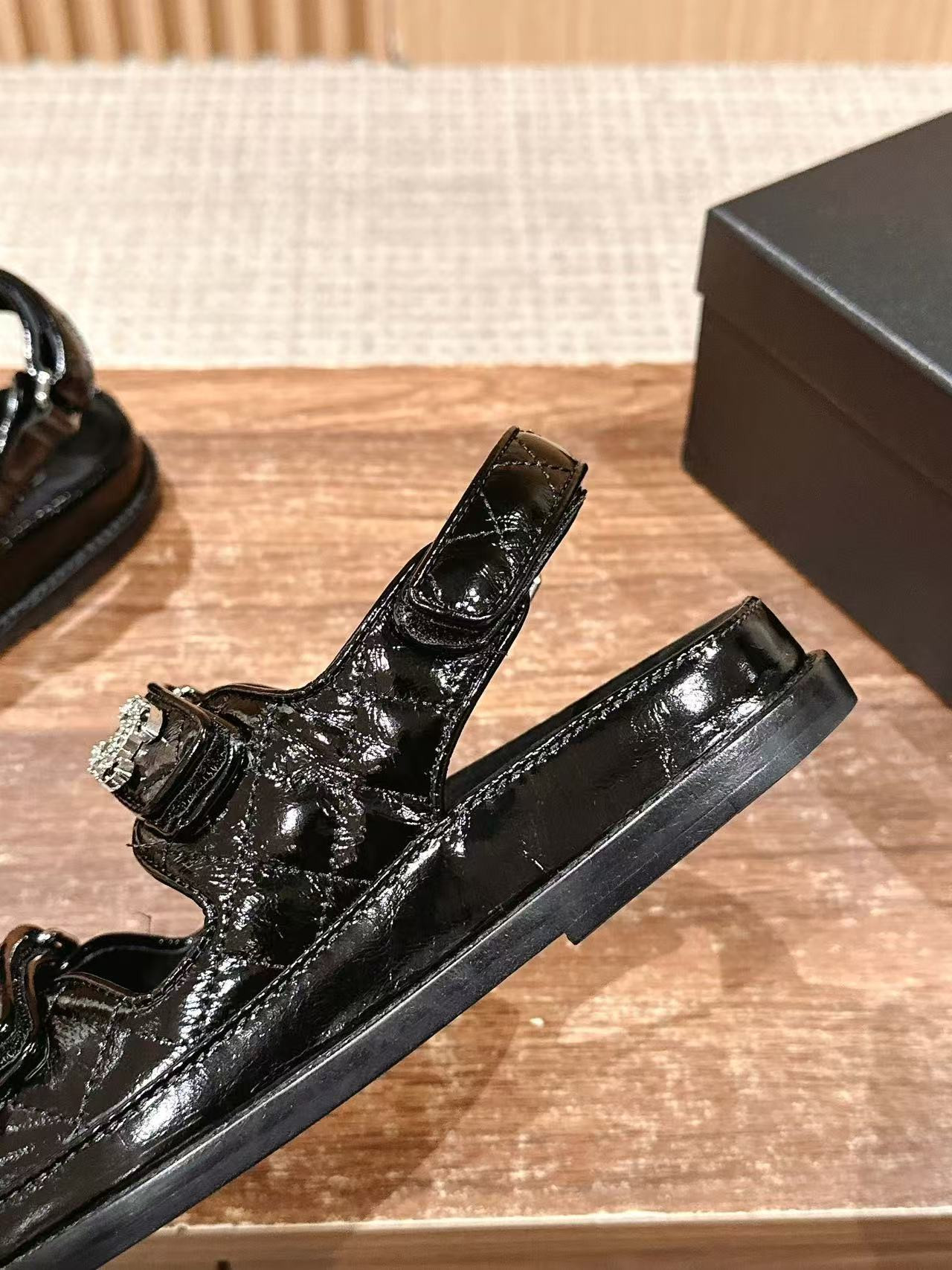 UA Ch**el Slides