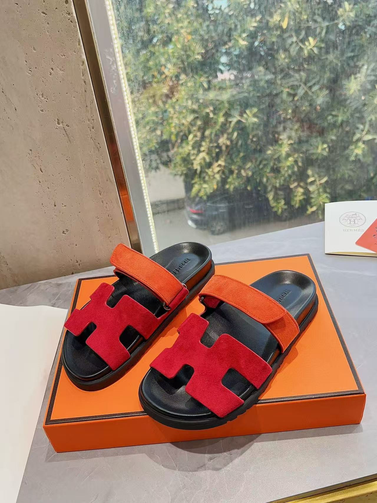 UA H**me5 Chypre Sandal