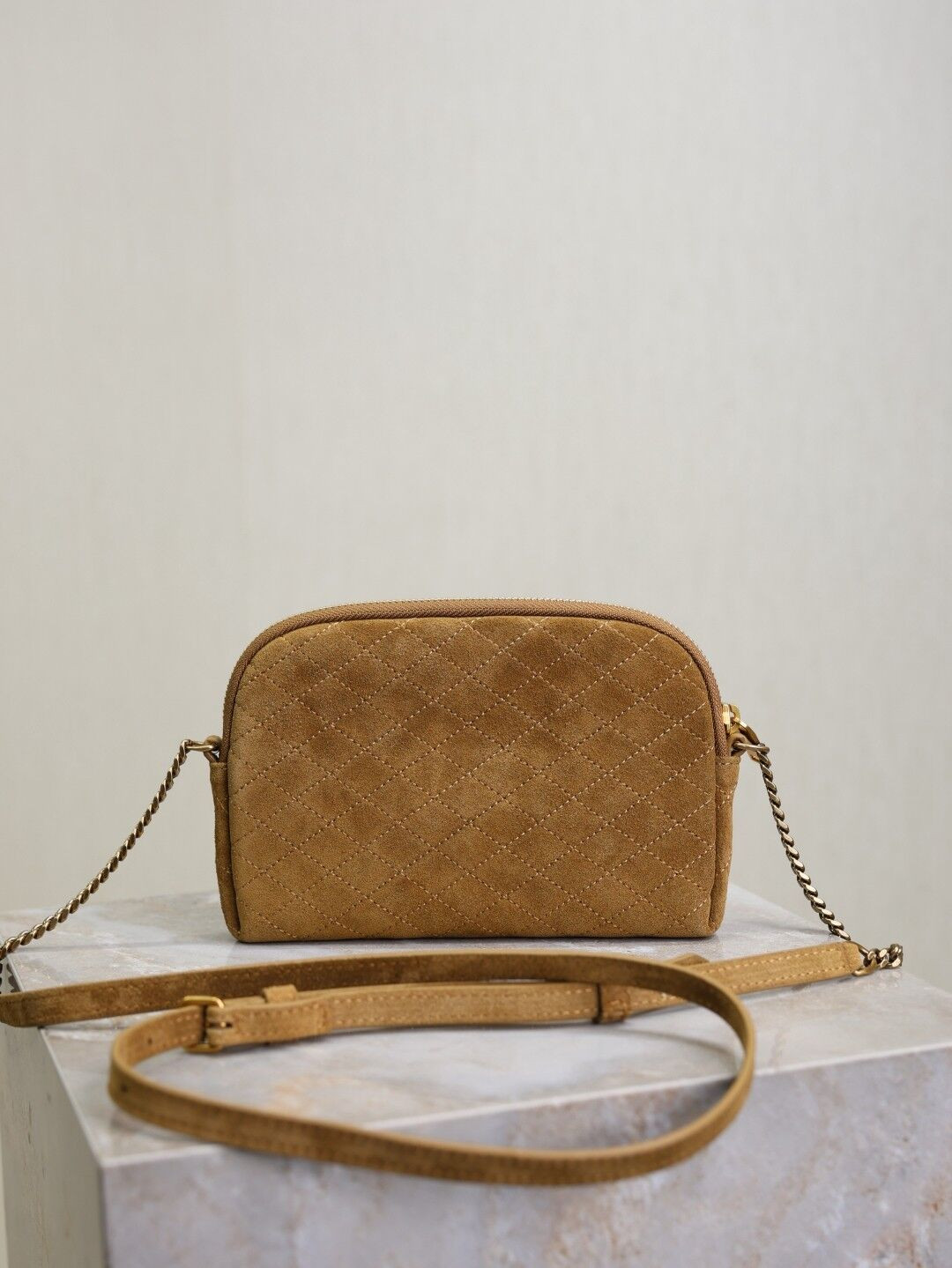 Y51 Gaby ZIPPED POUCH IN SUEDE 18x13x3.5cm