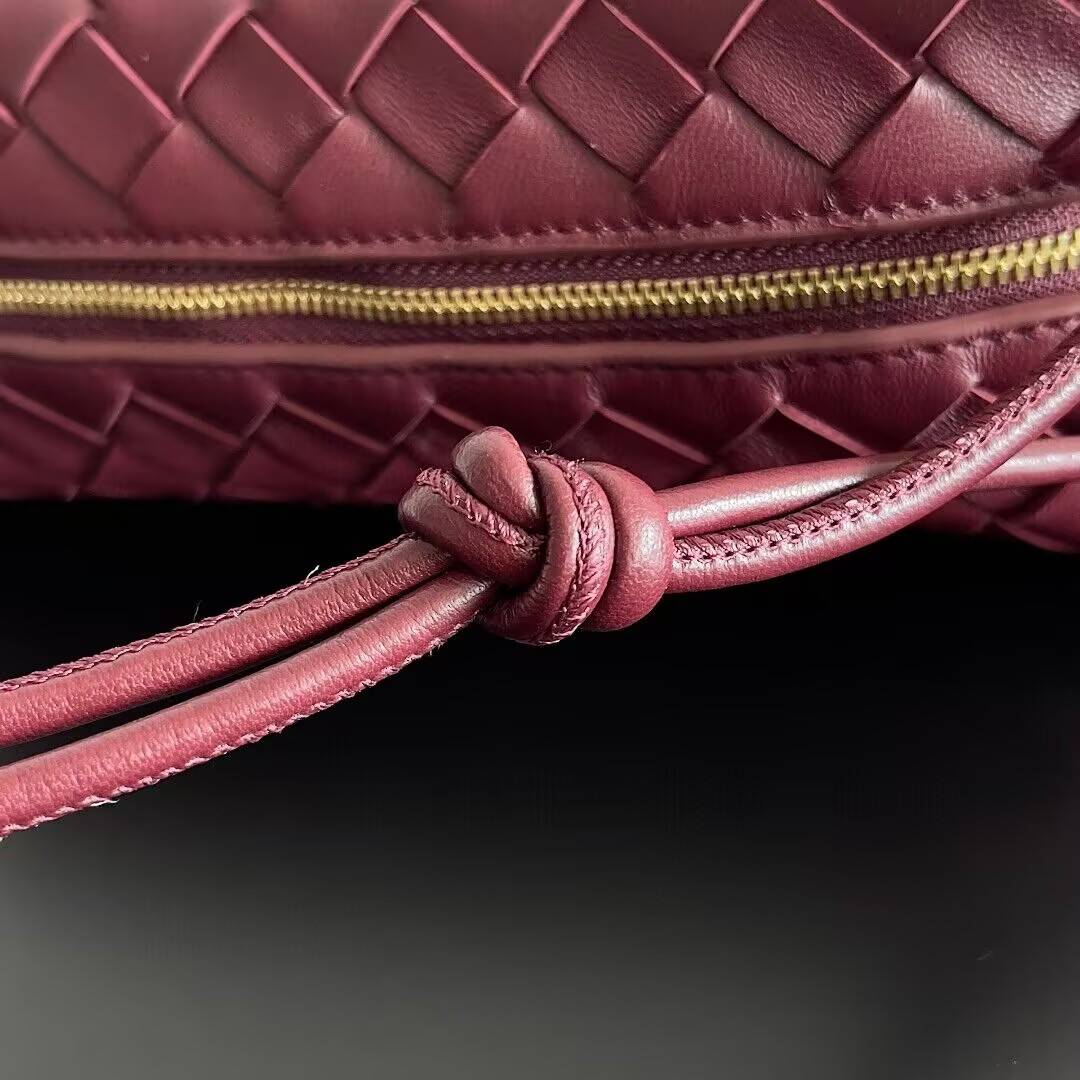 B0tt*ga Ven*ta Medium Loop Cross-Body Bag 22x15x8cm