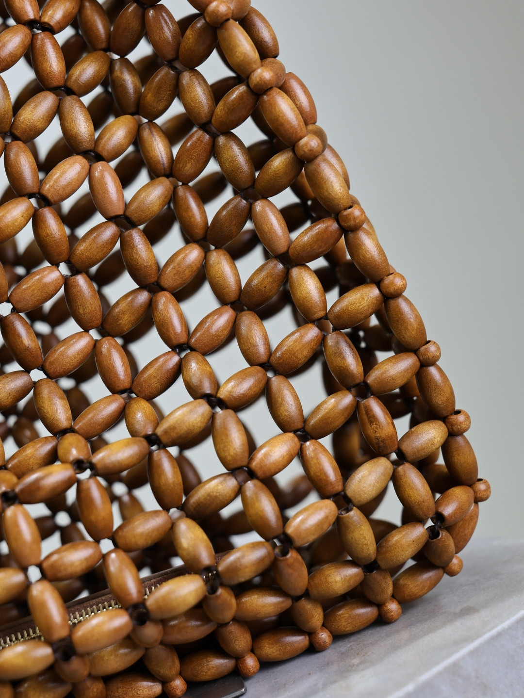 Y51 LE 5 à 7 large in wood beads 30x35x10cm