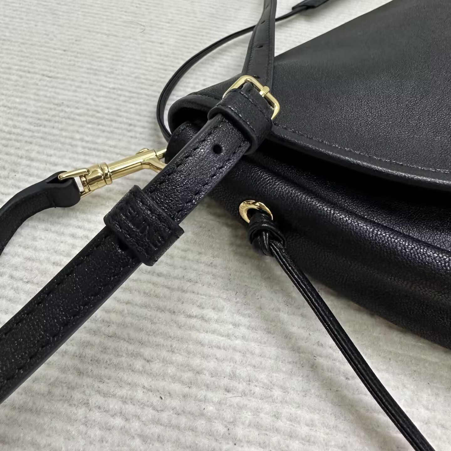 Ce1i*e HALFMOON SOFT TRIOMPHE BAG IN S*pPLE SHINY LAMBSKIN 46x19x10cm