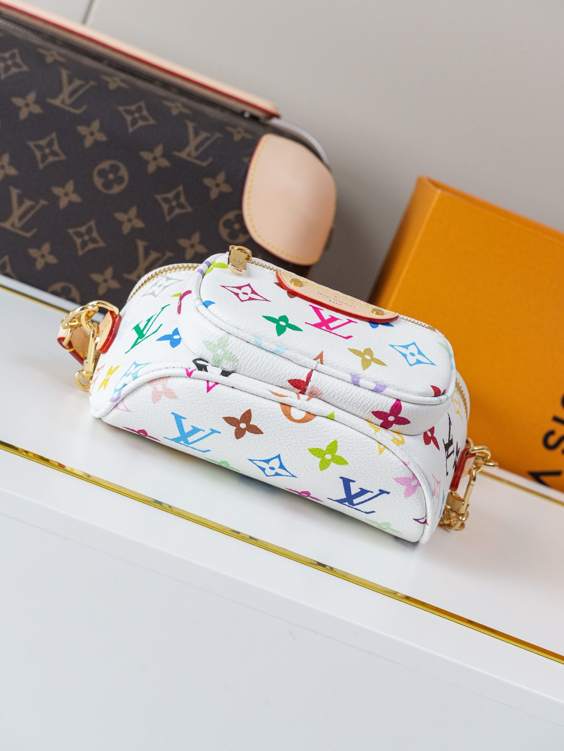 LV x TM Mini Bumbag M00130 17x12x9.5cm