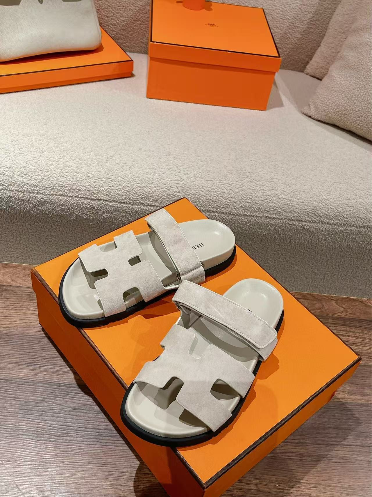 UA H**me5 Chypre Sandal