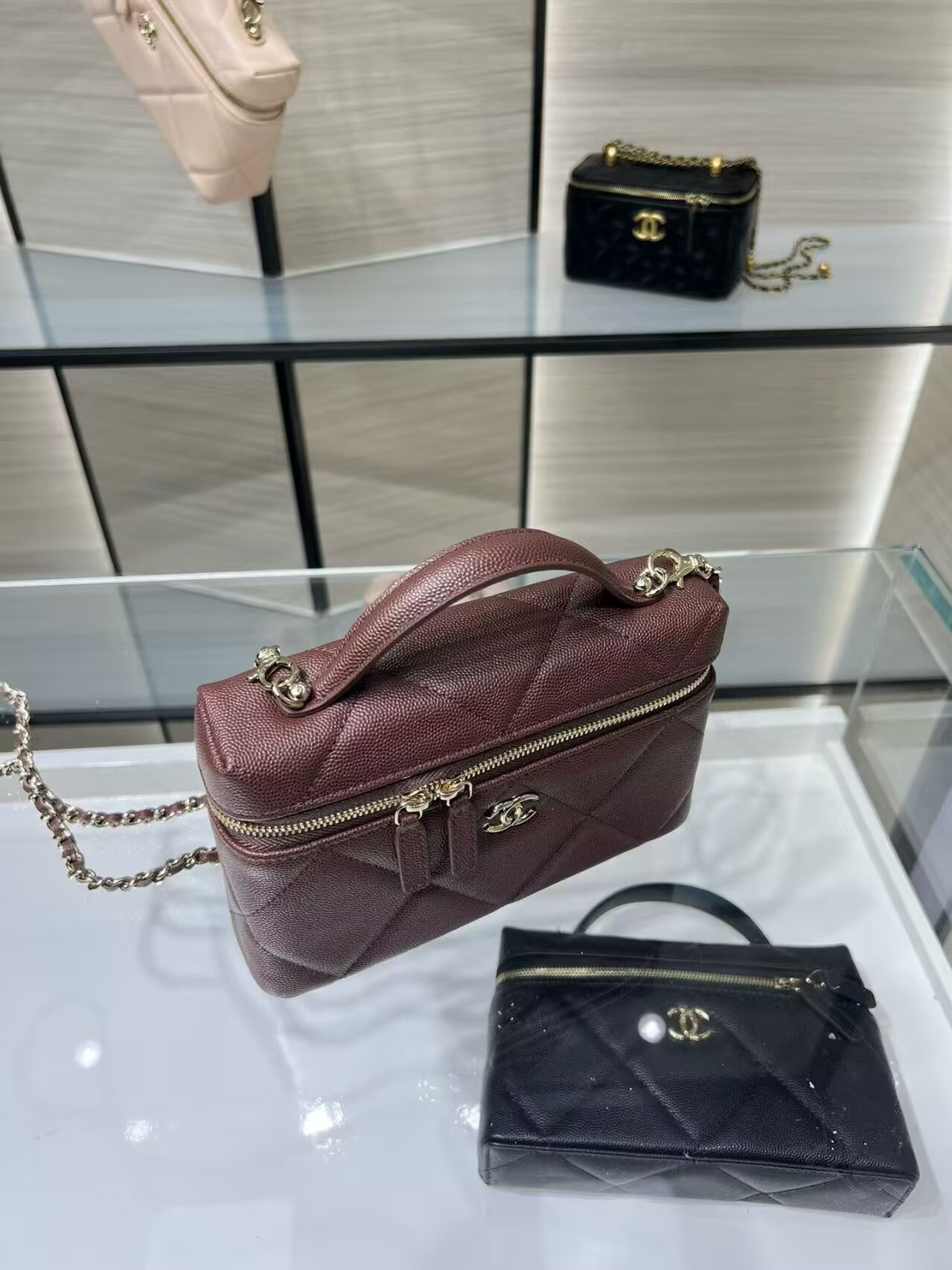 Ch**el Vanity With Chain AP4936 19.5x17x5cm