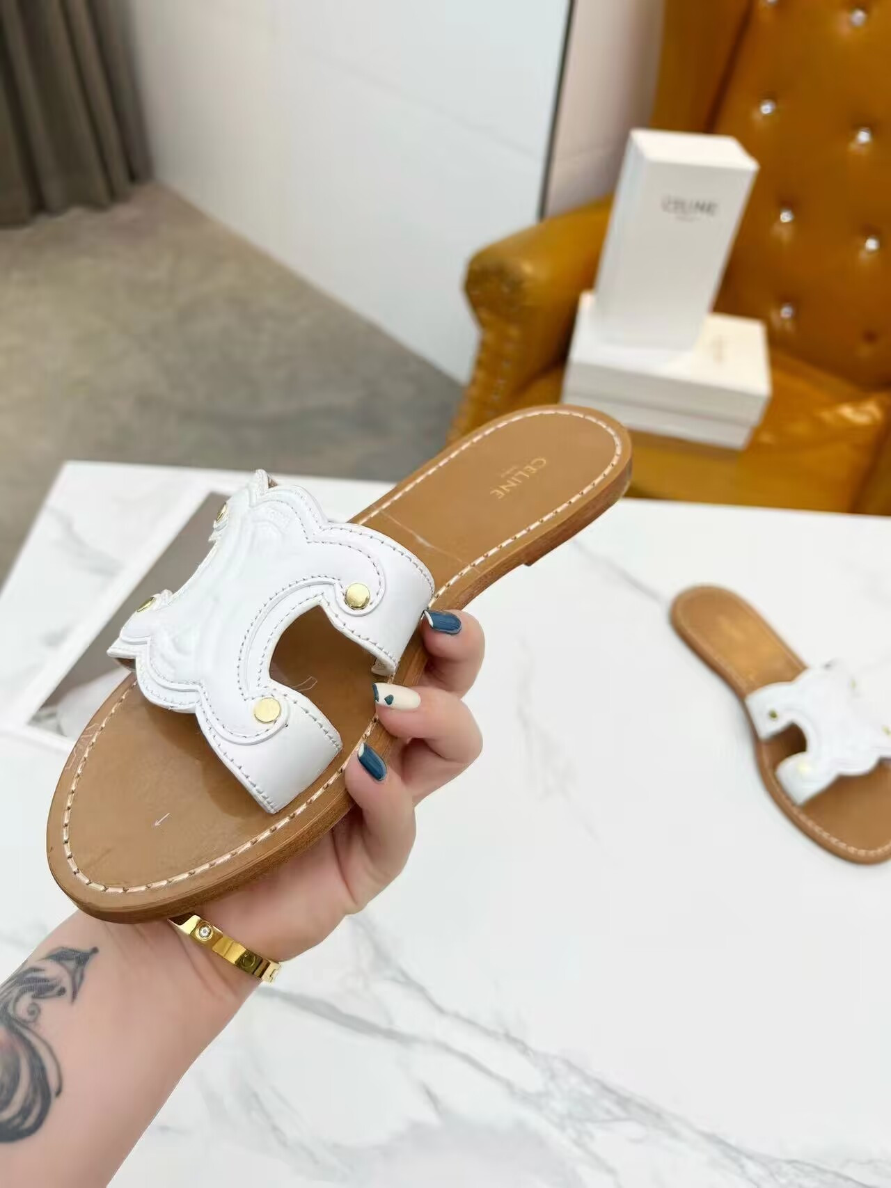 UA Ce1i*e Triomphe Mule in Calfskin