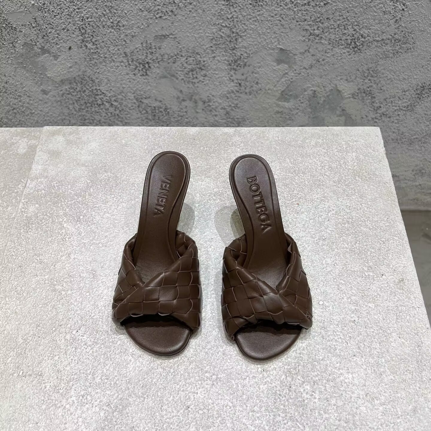 UA B0tt*ga Ven*ta Blink Slides
