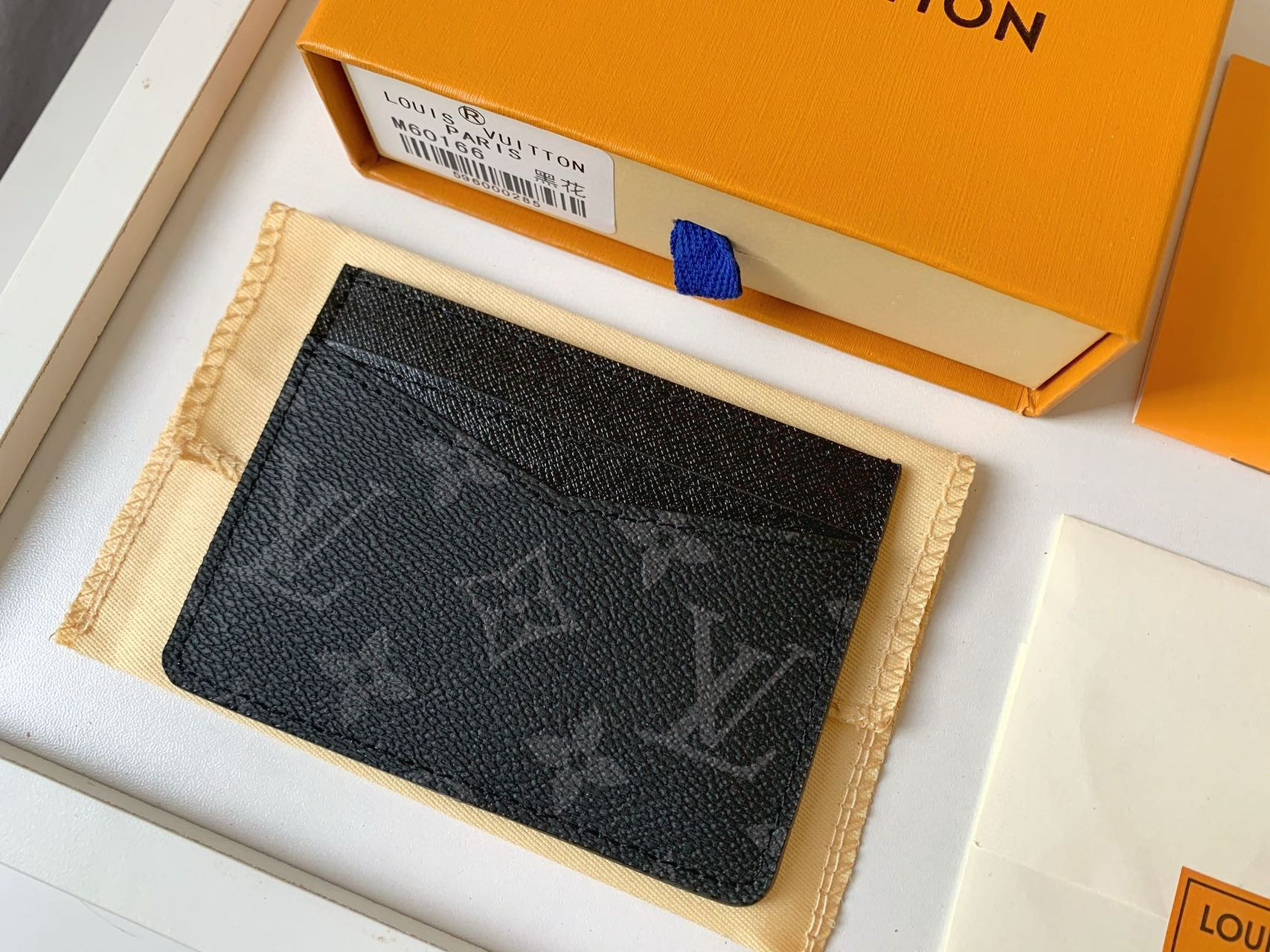 L0vis Vvtt0n LV CARD HOLDER Black 8X11CM