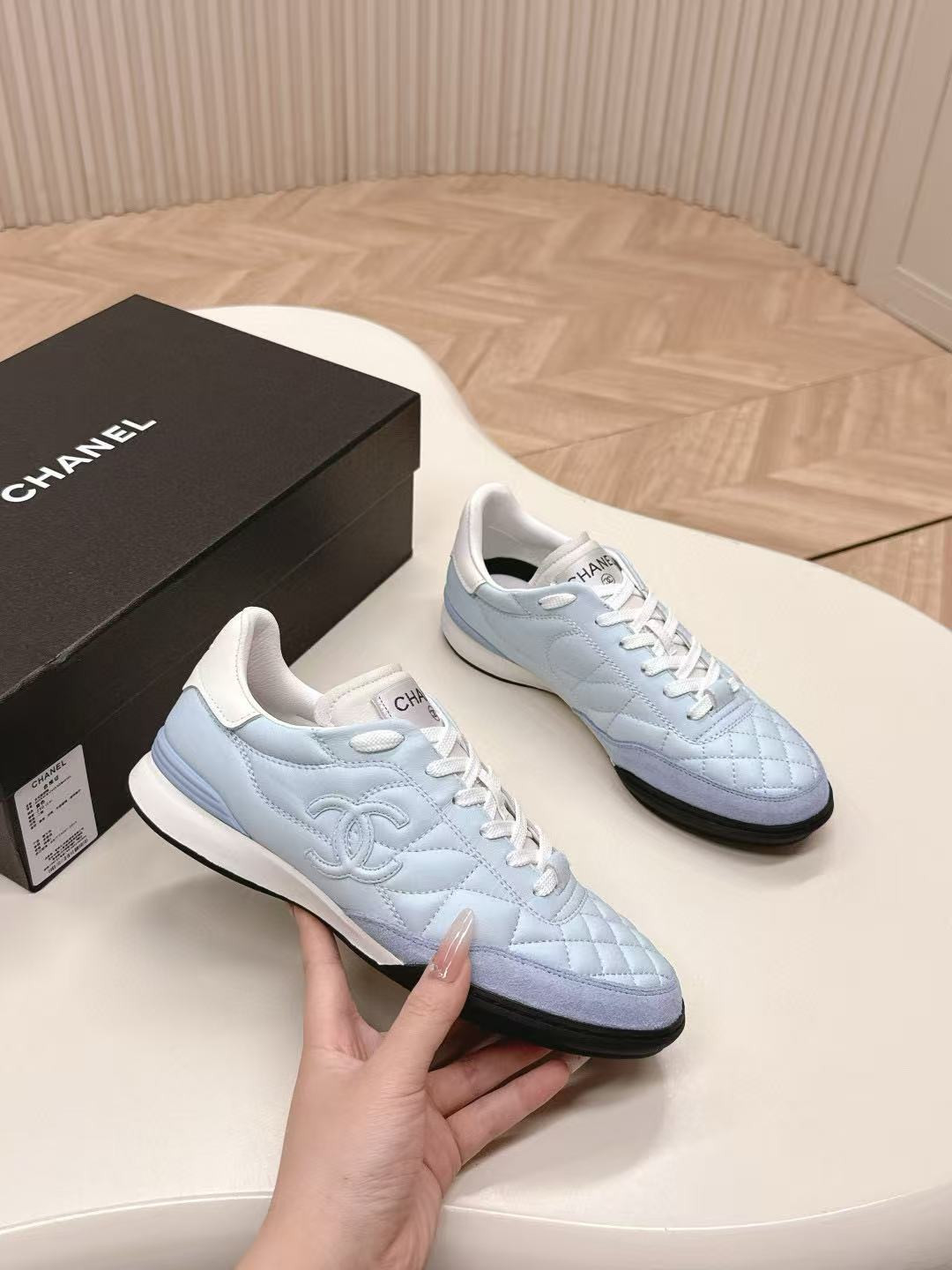 UA Ch**el SNEAKER