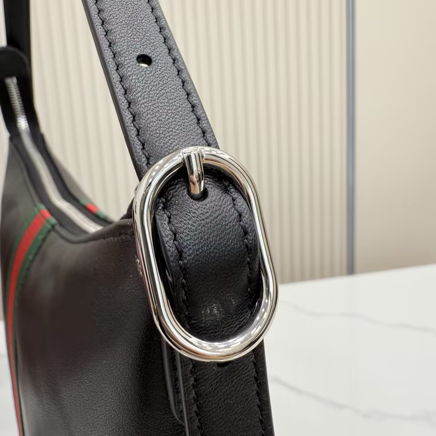 Gvc*1 Lunetta Medium Crossbody Bag 24x25.5x4cm