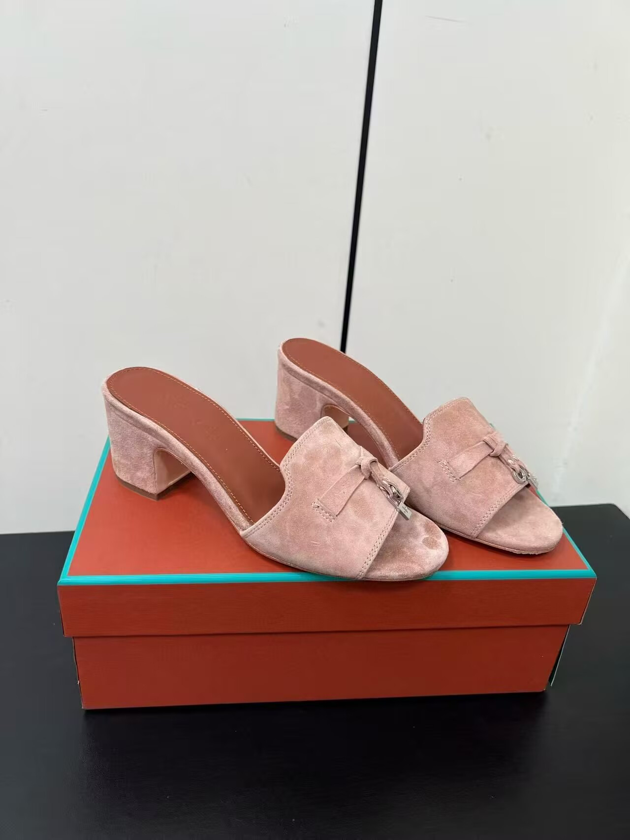 UA L0r0 P1ana Summer Charms Sandal