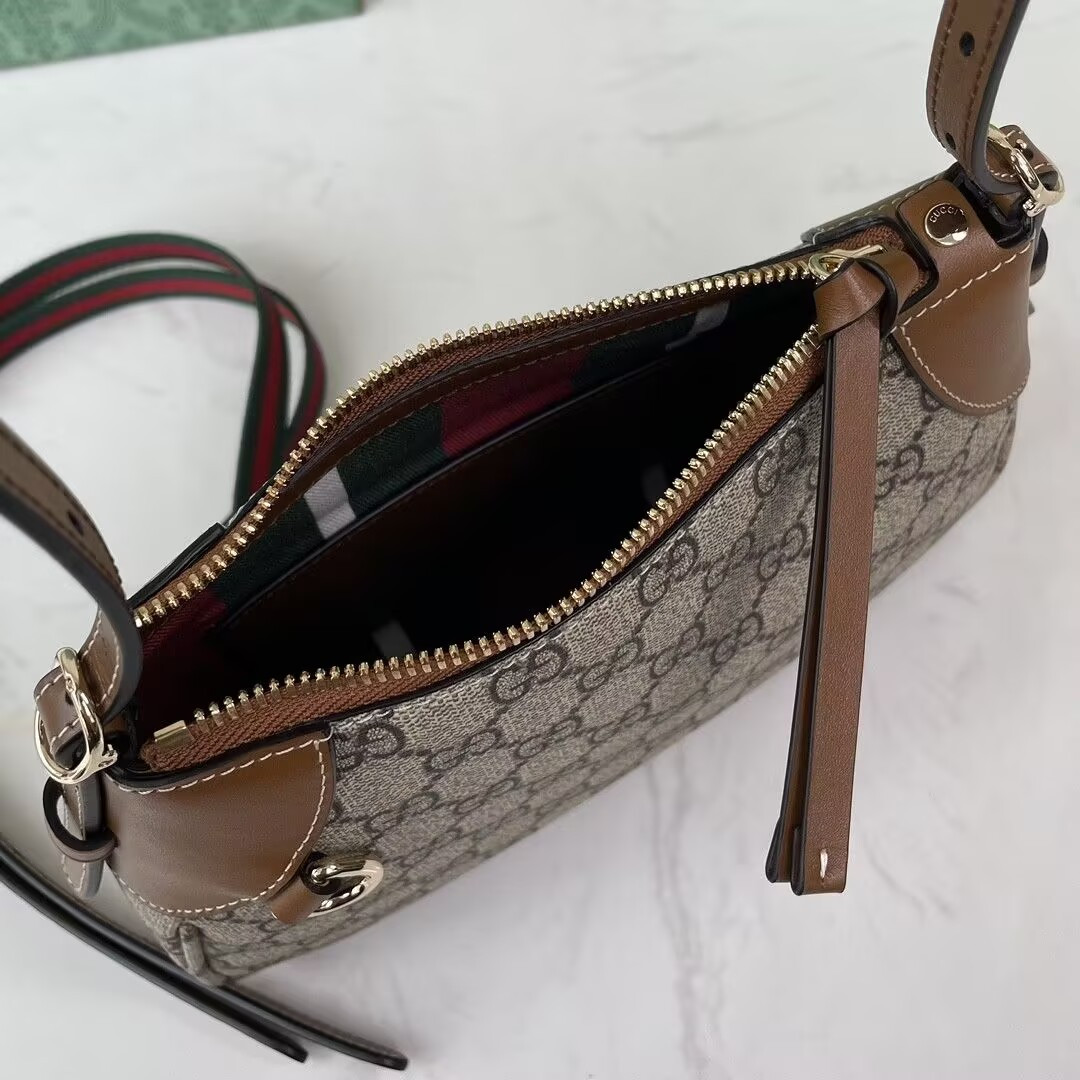 Gvc*1 GG Emblem Shoulder Bag 24.5x16x16cm