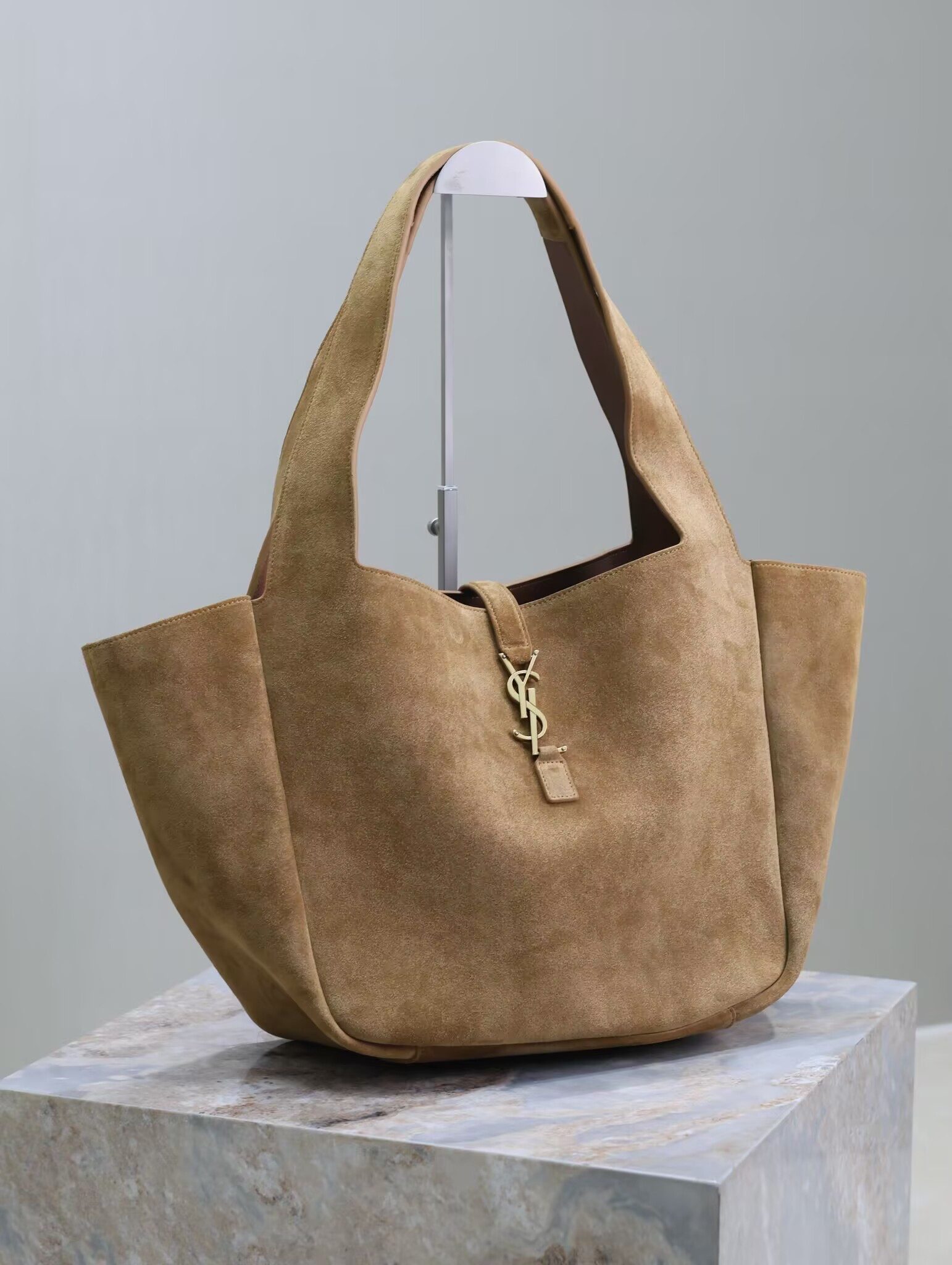 Y51 le 5 à 7 bea in suede 50×28×18cm