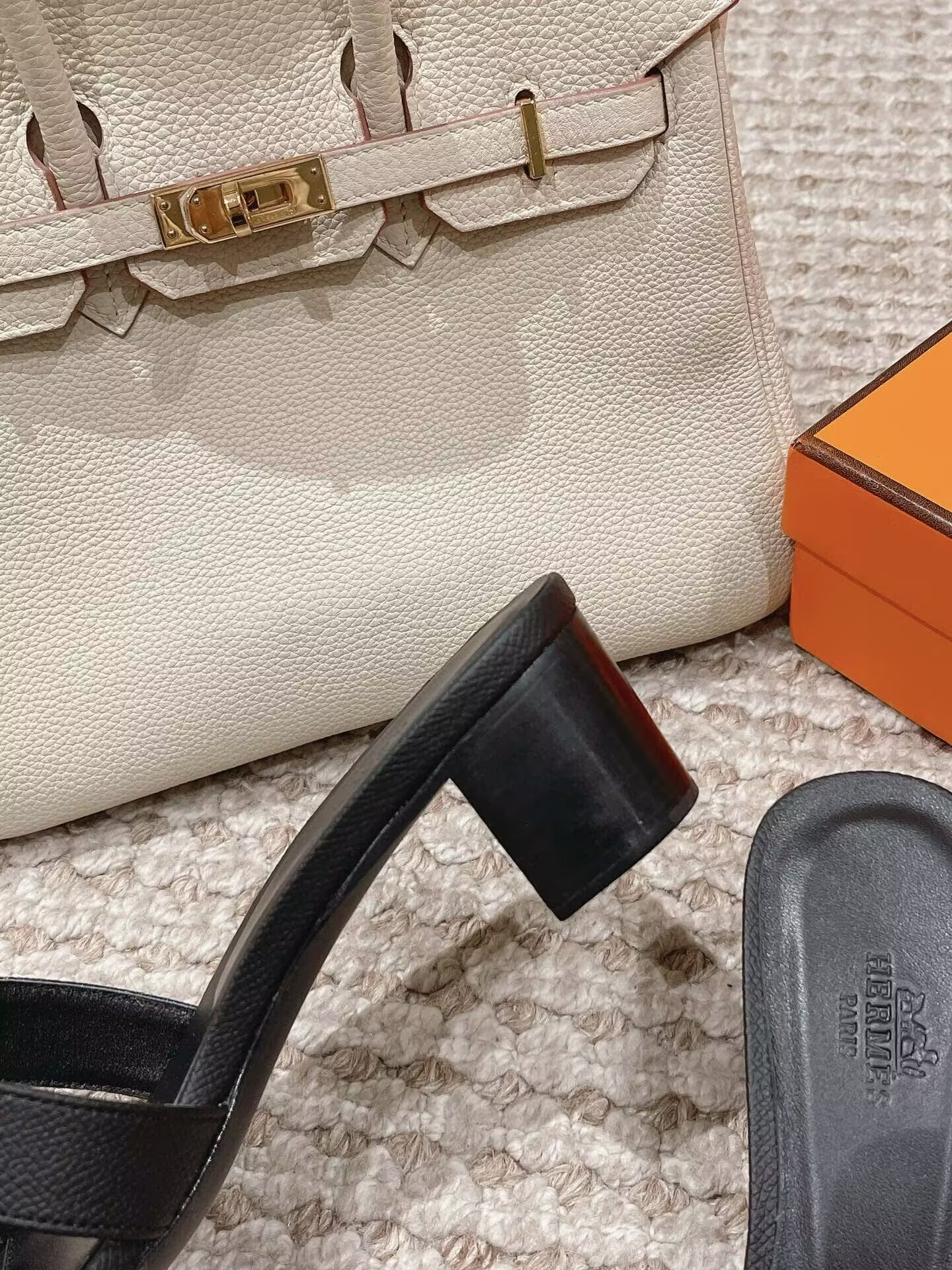 UA H**me5 Oasis sandal
