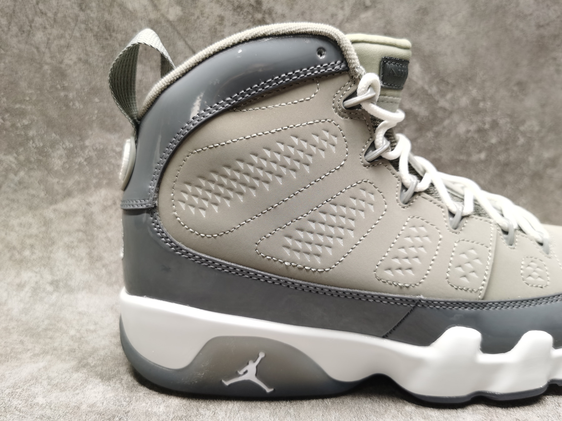 UA Air Jordan 9 Retro 