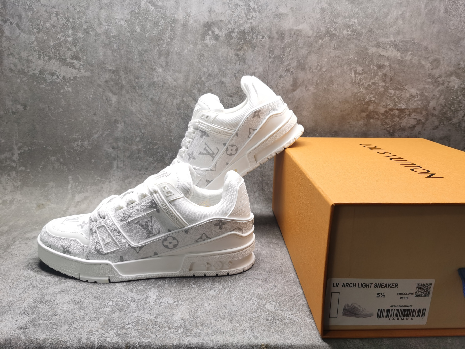 UA LV Trainer Sneaker
