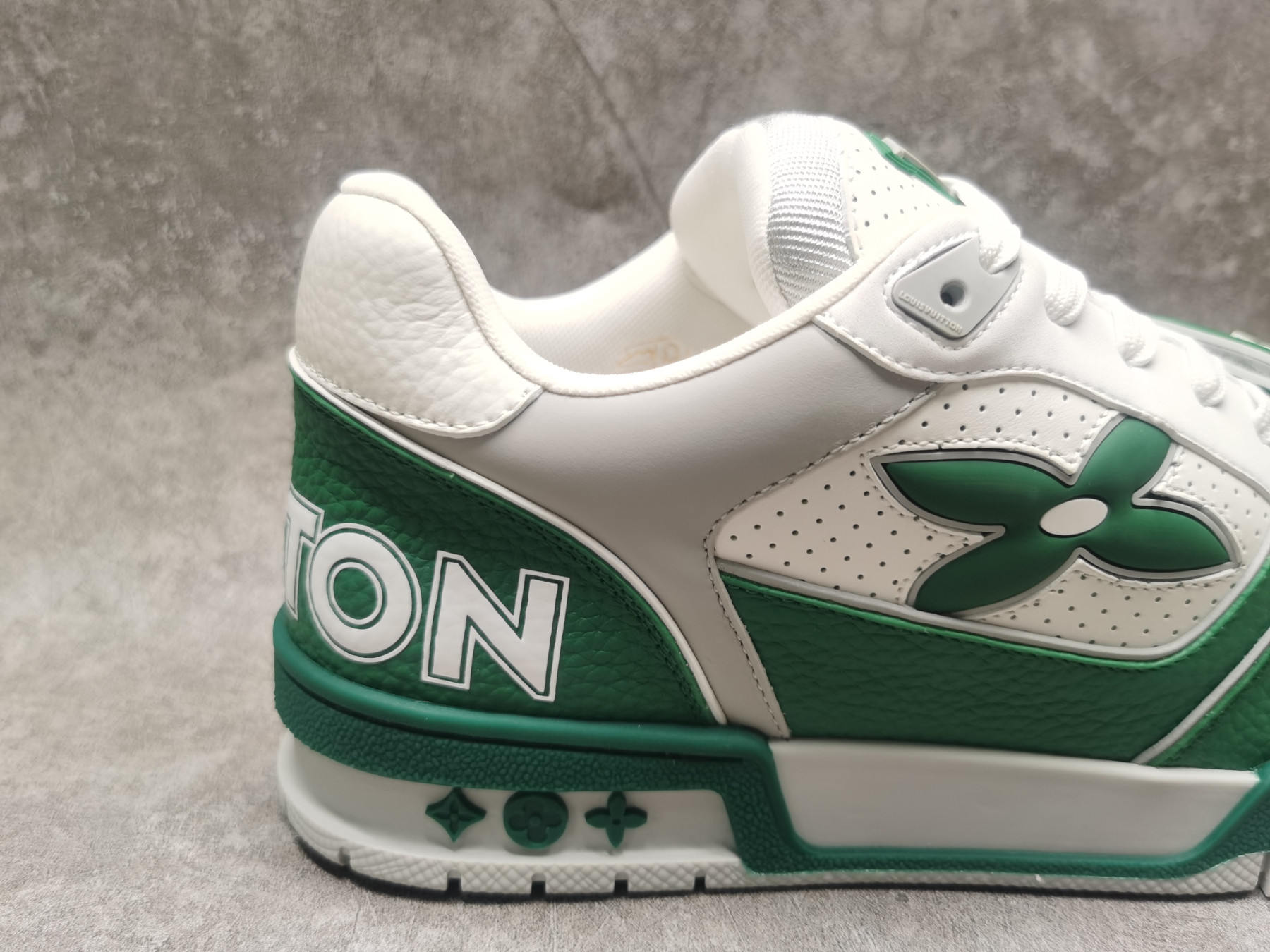 UA LV Trainer Sneaker