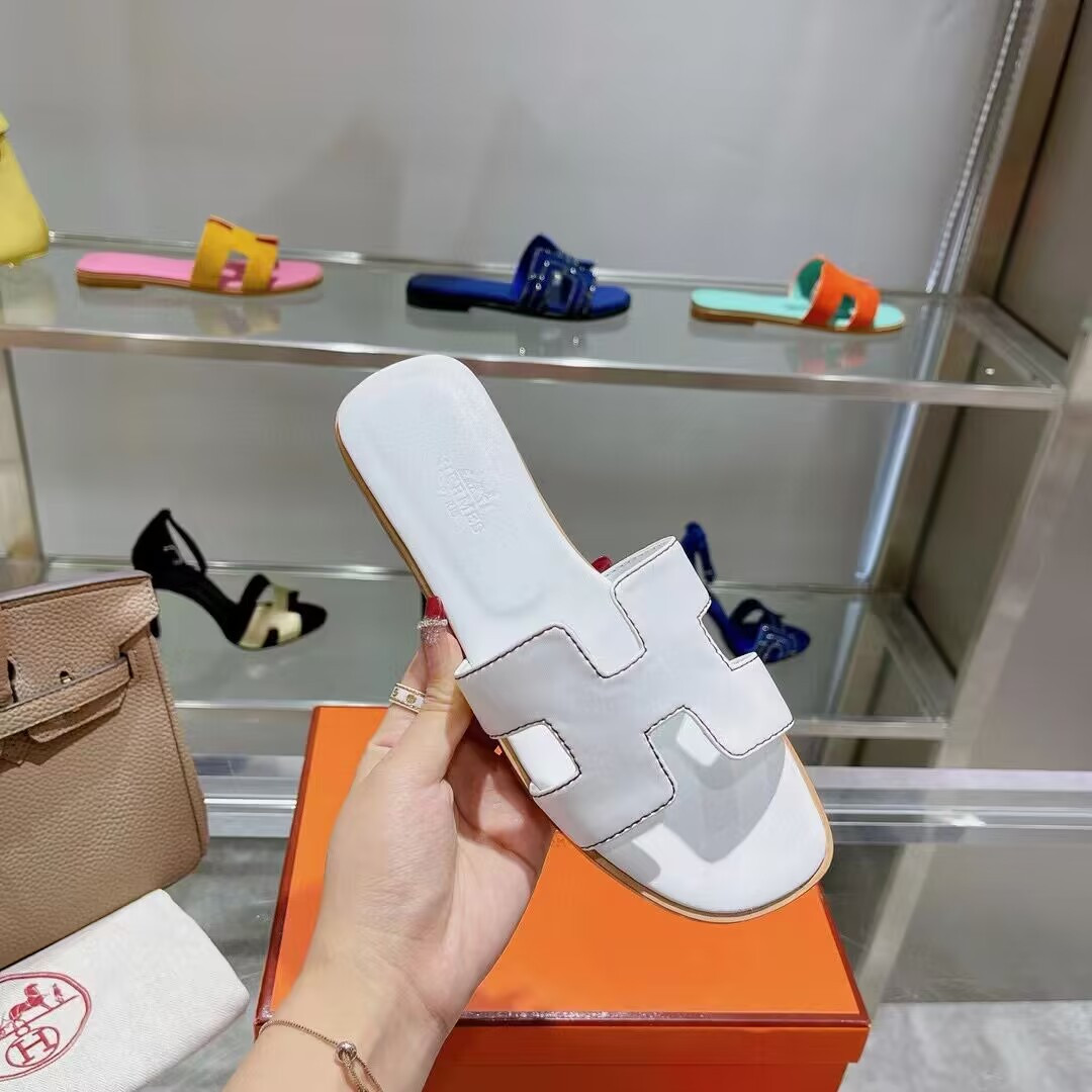 UA H**me5 Oran sandal