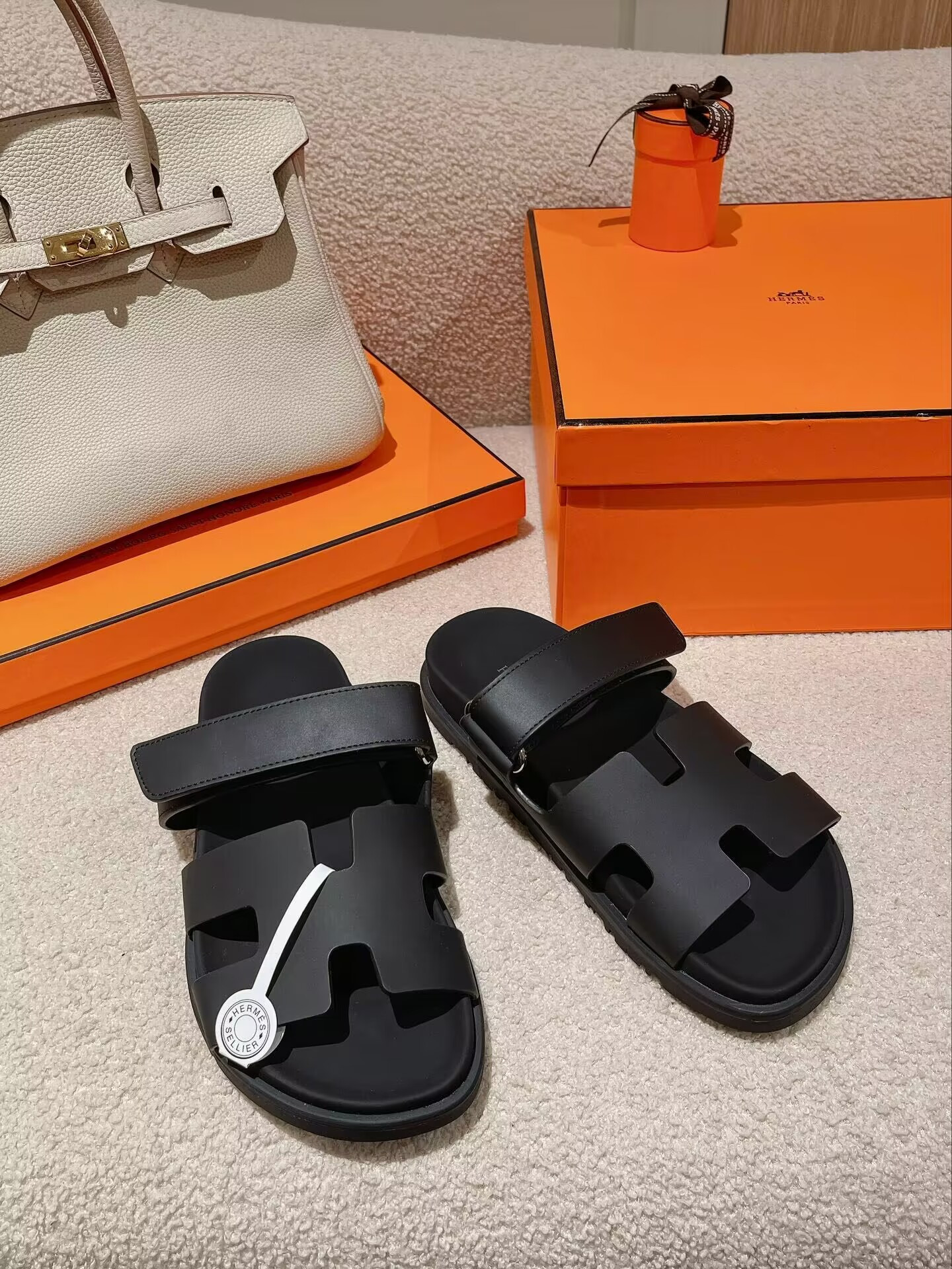 UA H**me5 Chypre sandal