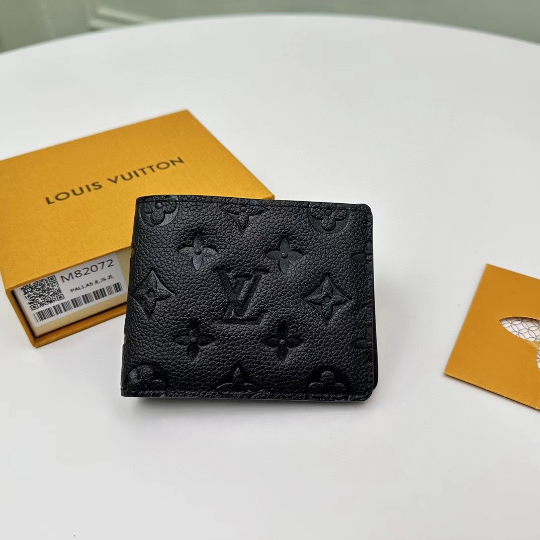 LV Short clip multiple wallet M82072