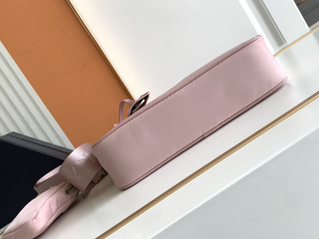 Pra*a Re-Edition 2005 Re-Nylon bag PINK