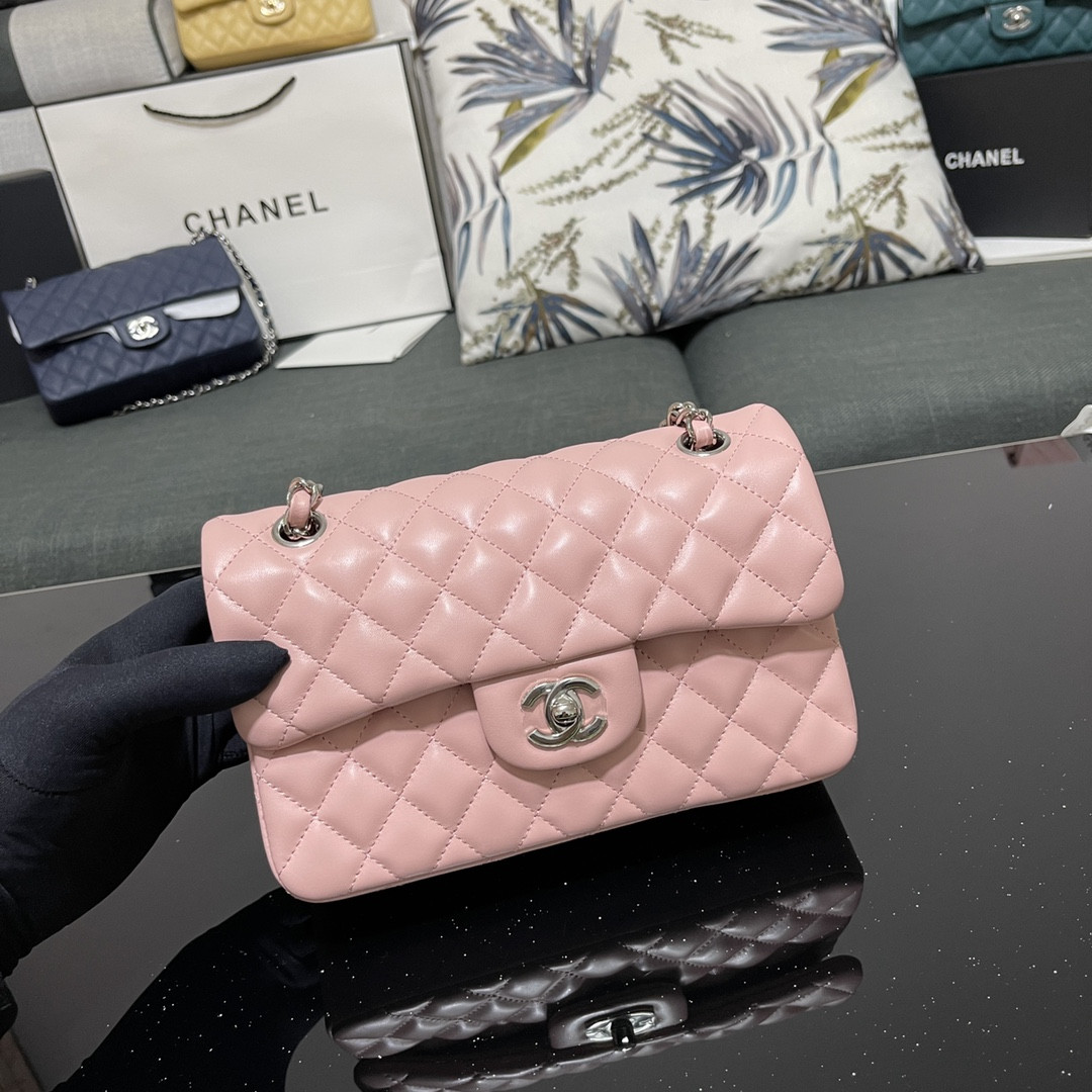 Ch**el SMALL CLASSIC HANDBAG Lambskin Pink 5.7 × 9 × 2.3 in
