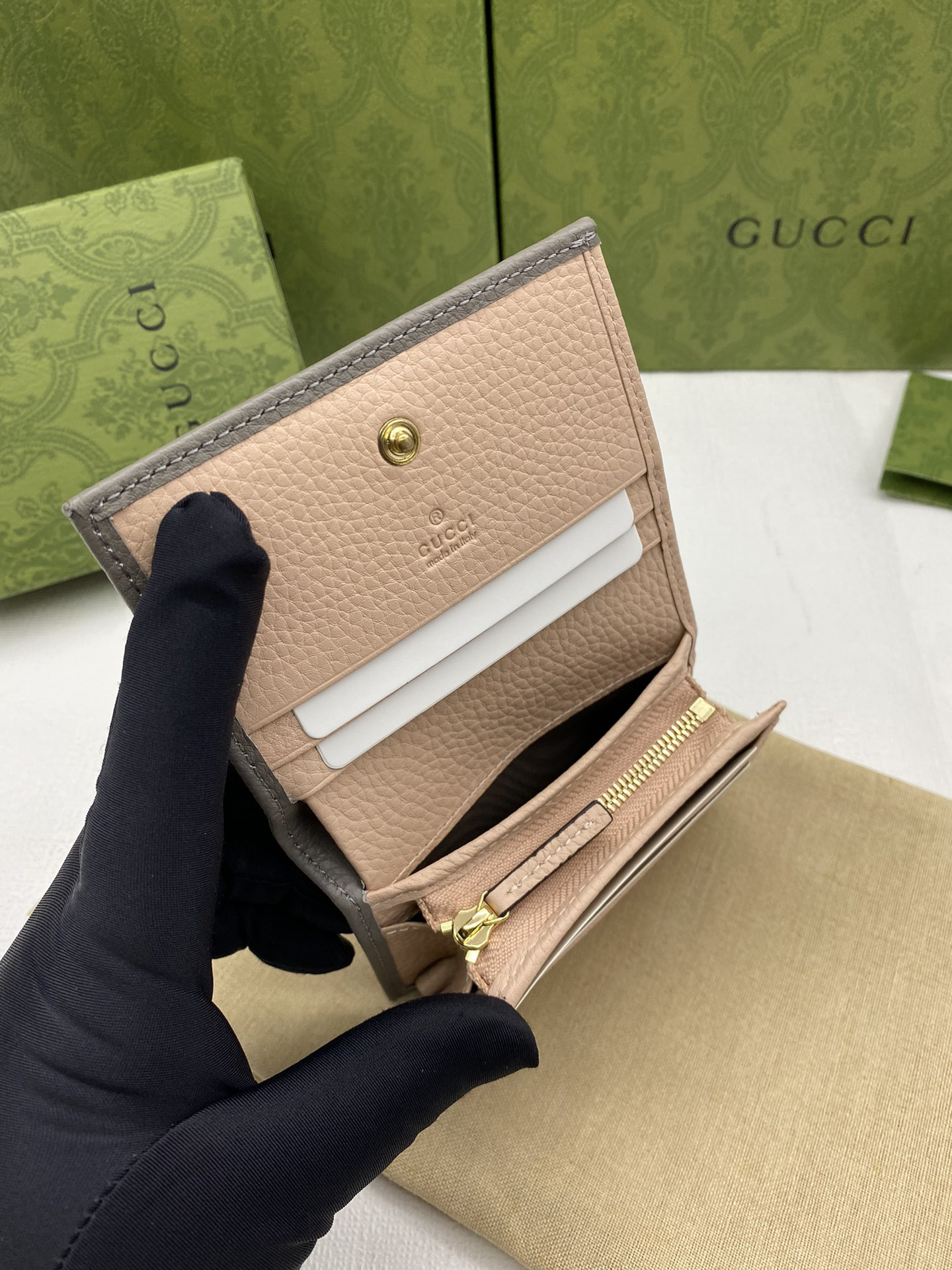 Gvc*1 HUHU card wallet 11x8.5x3cm