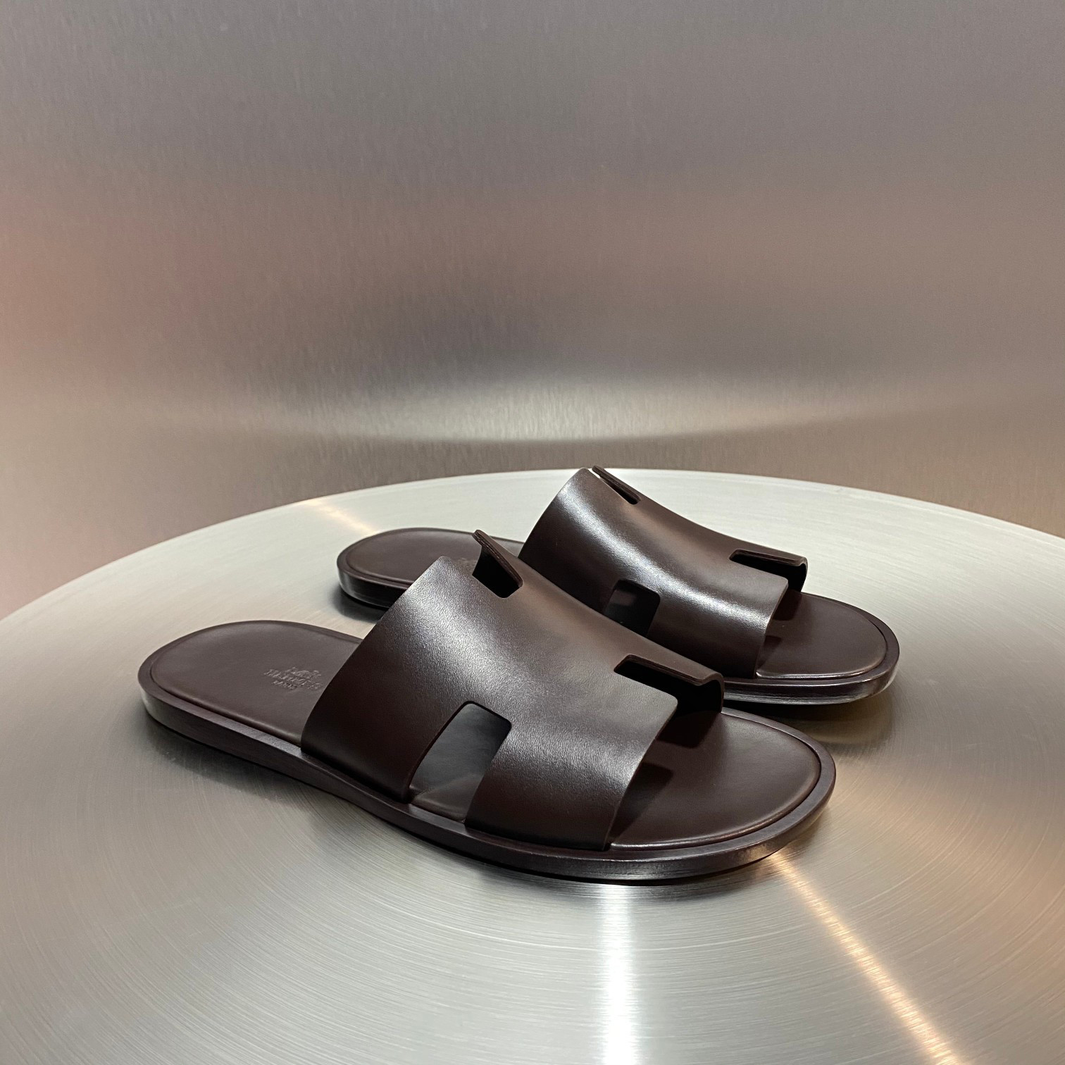 UA H**me5 Izmir sandal