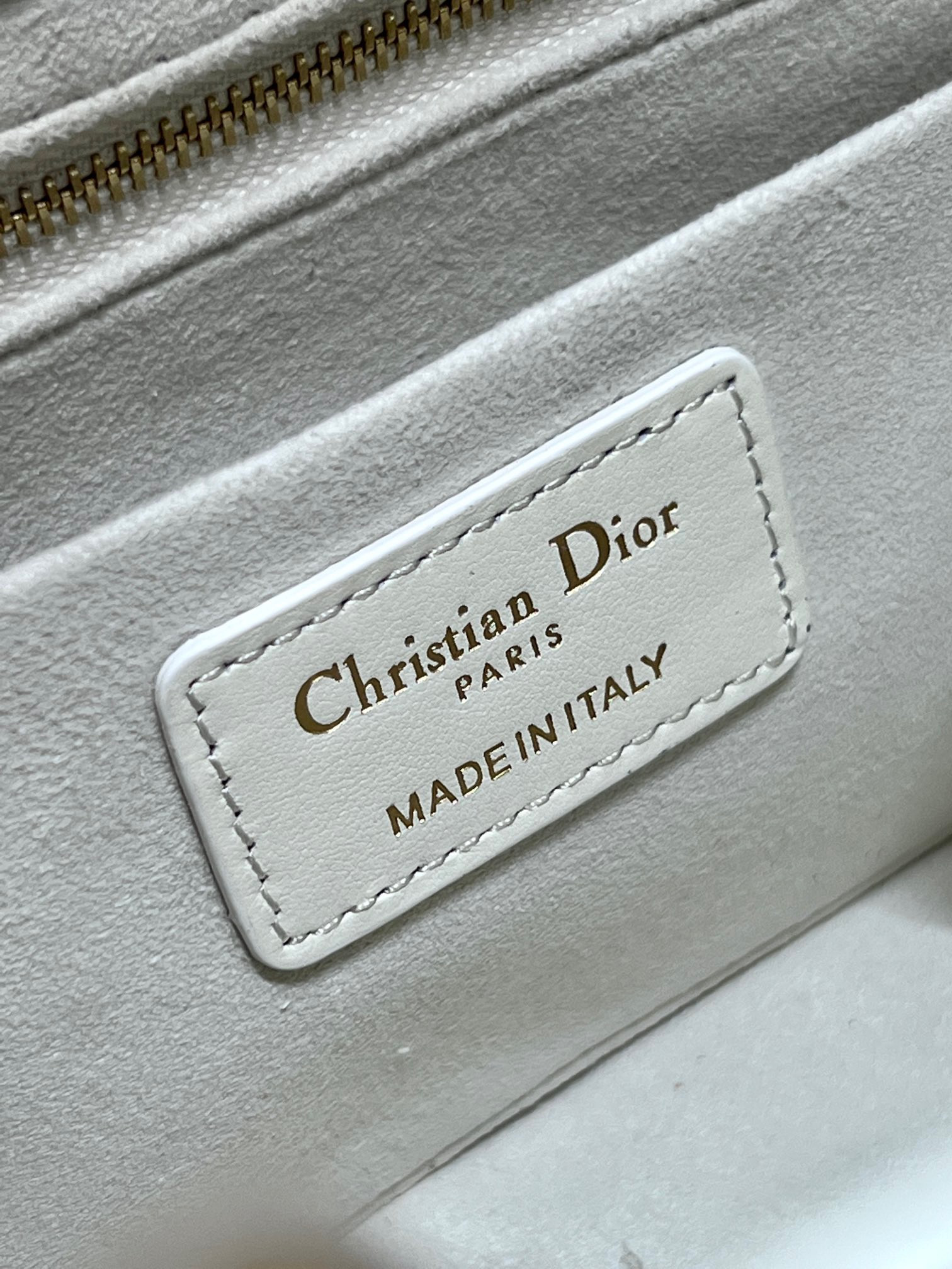 Lady D10r 95•22  24×16.5×9.5cm