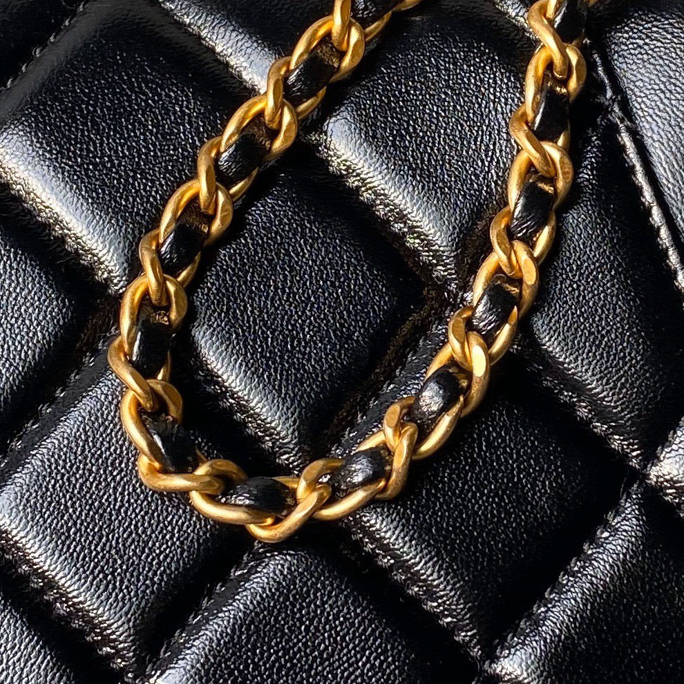 Ch**el MINI BAG WITH TOP HANDLE Shiny Lambskin & Gold-Tone Metal Black 12 × 18 × 7 cm