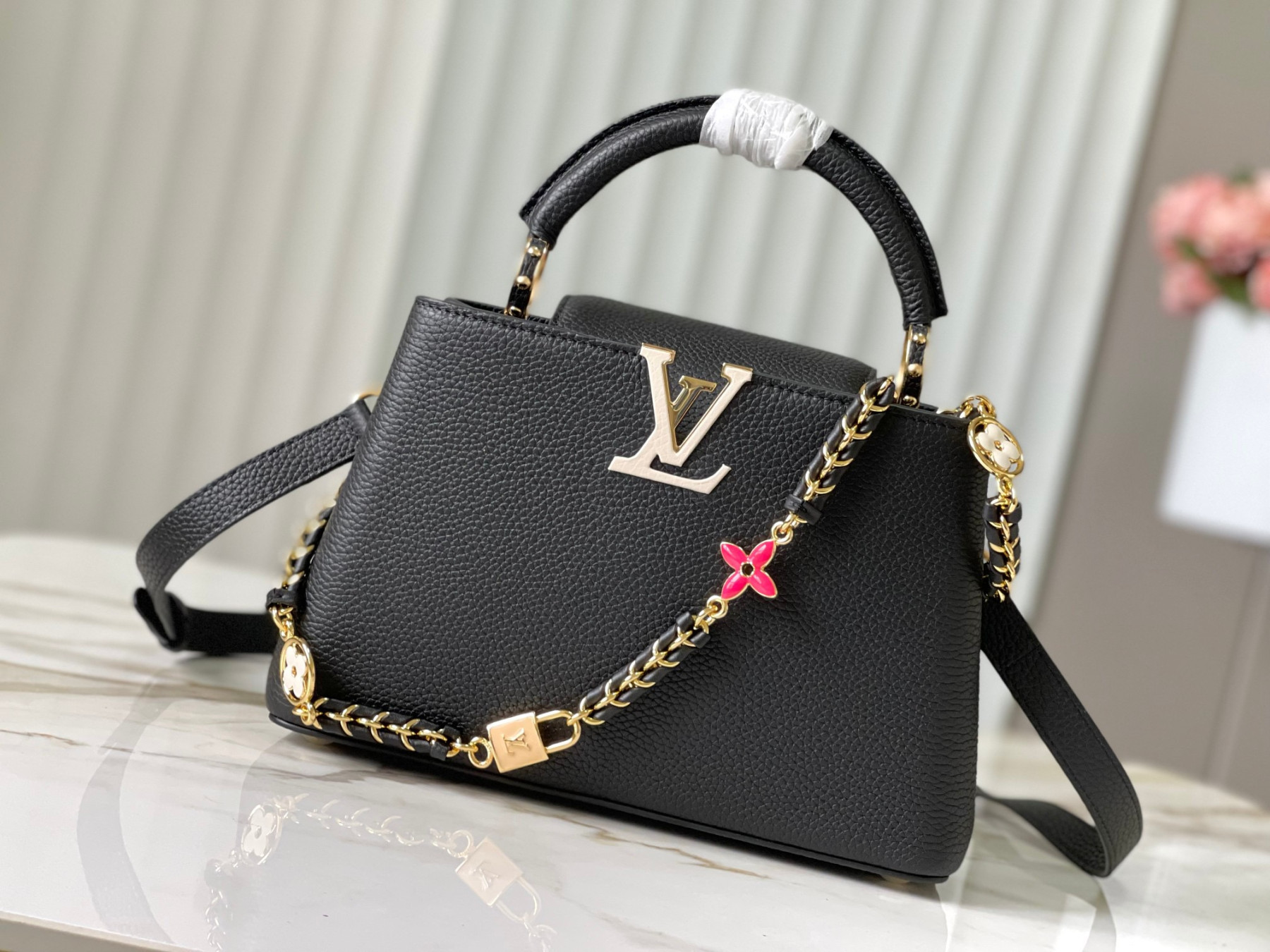 LV Capucines BB M48865 27 x18 x 9 cm