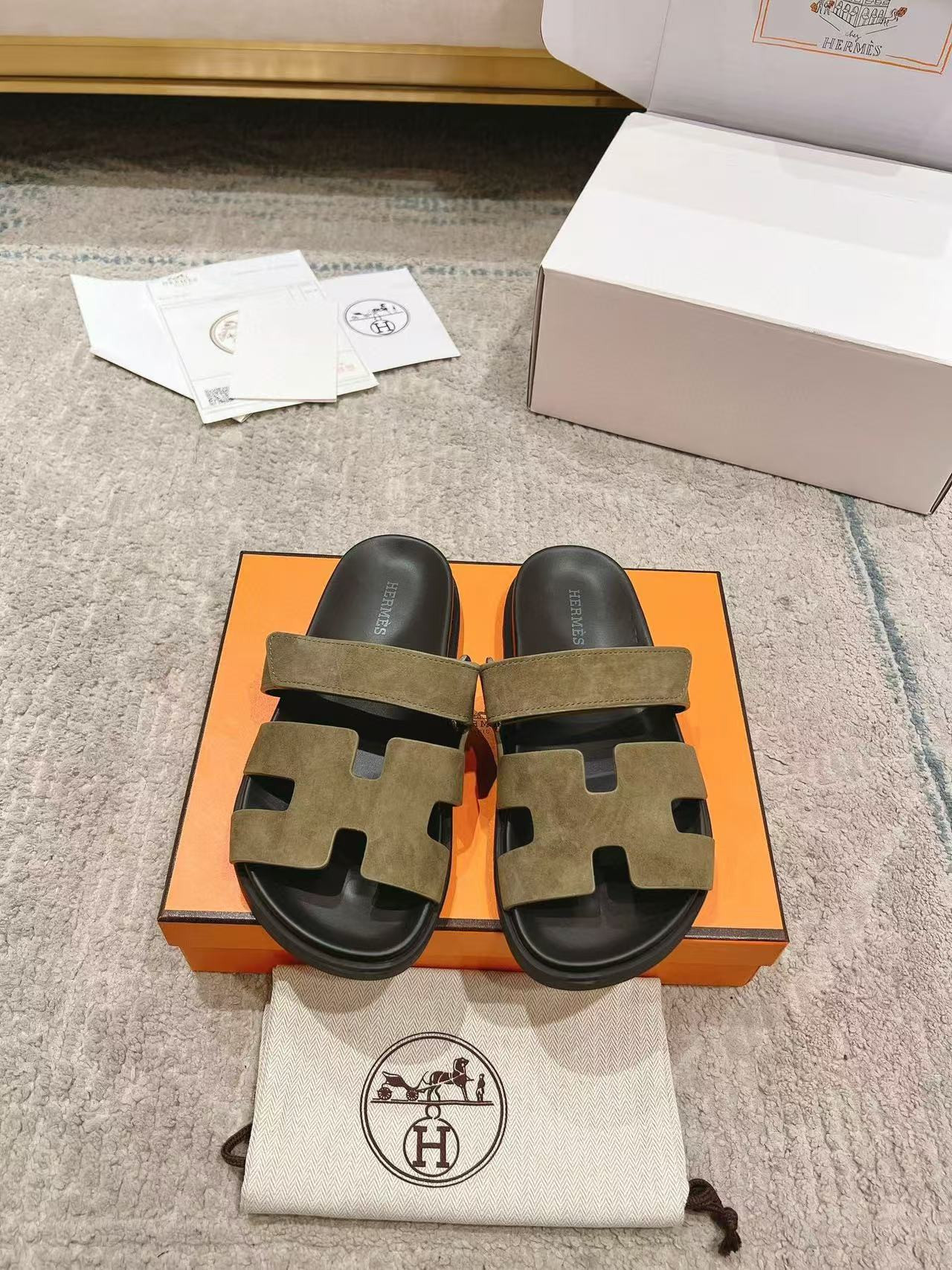 UA H**me5 Chypre sandal