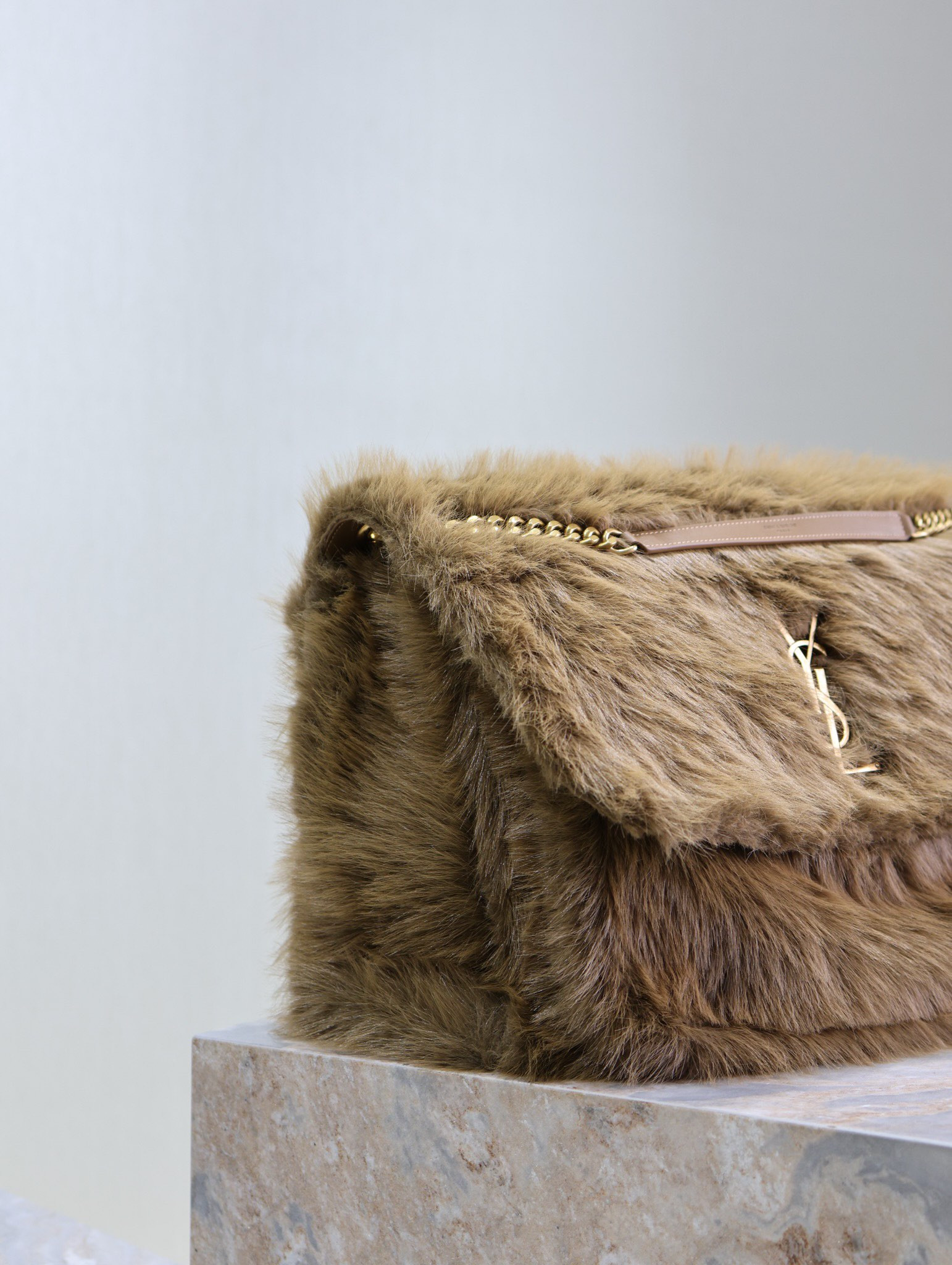 Y51 NIKI LARGE IN SHEARLING 47 X 34 X 16 CM