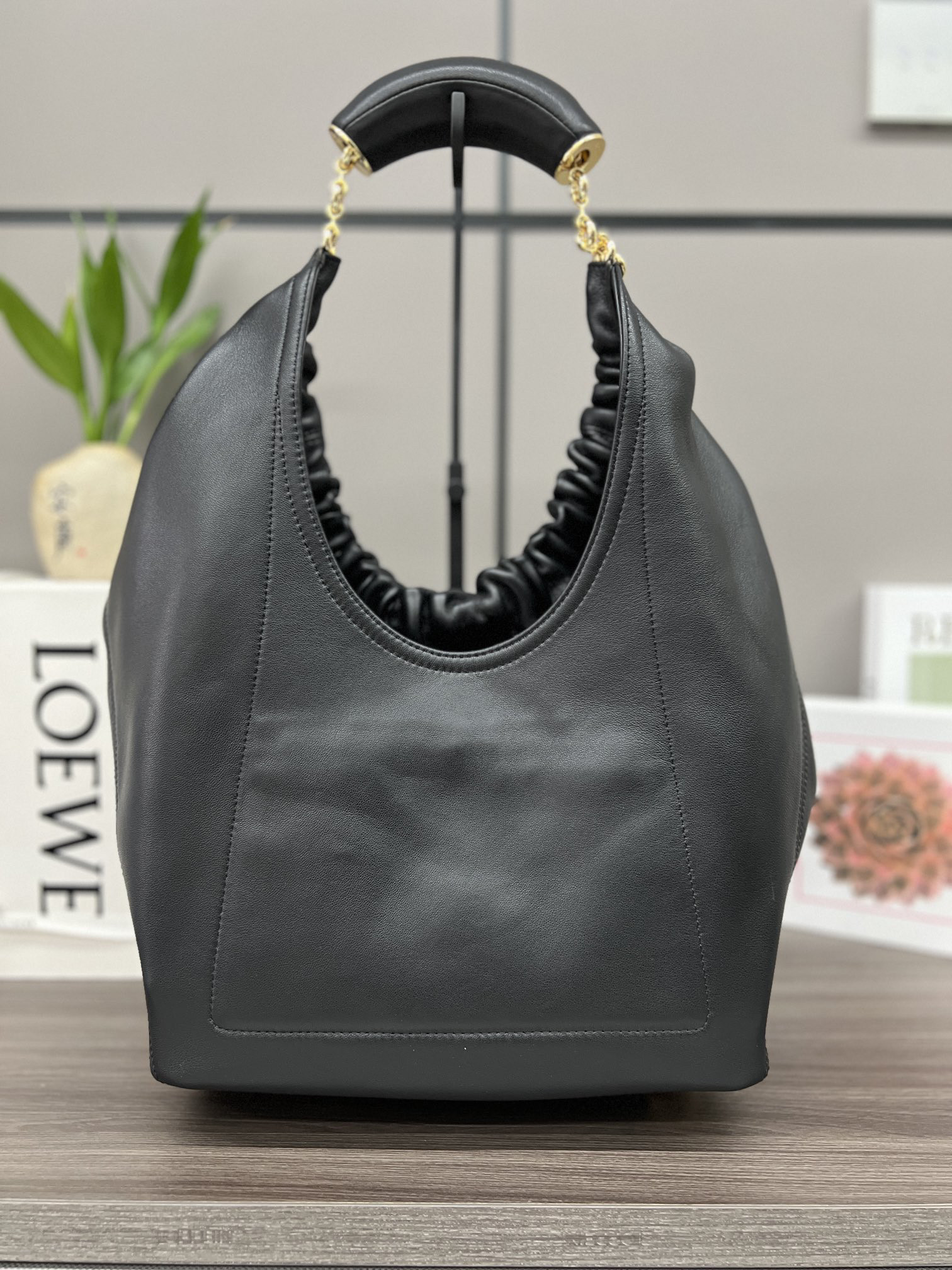 L0ew* Medium Squeeze bag in mellow nappa lambskin 34x33x13.5cm