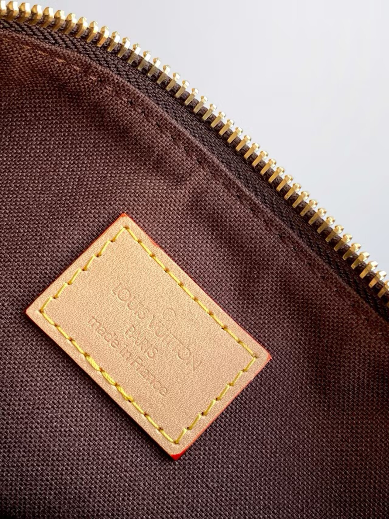 LV Hills Pochette Handbags M27509 11x6.5x18.5cm