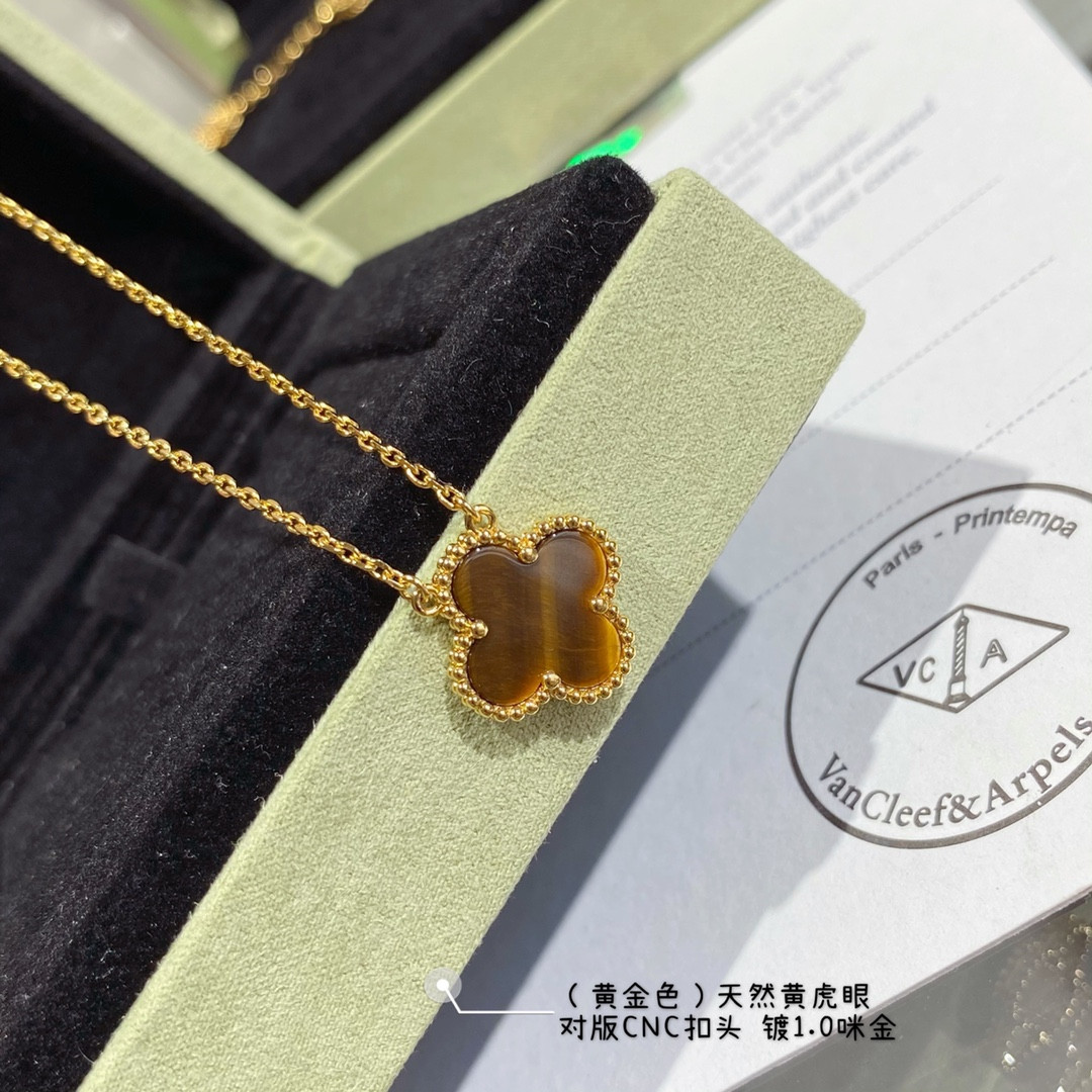 V*n Cl**f & Arpels Medium Classic Natural yellow tiger eye four leaf clover Necklace Diameter approx 1.5cm,Chain length approx 40+5cm