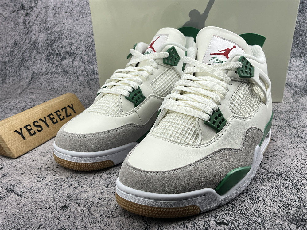 UA NIKE SB X AIR JORDAN 4 RETRO SP 