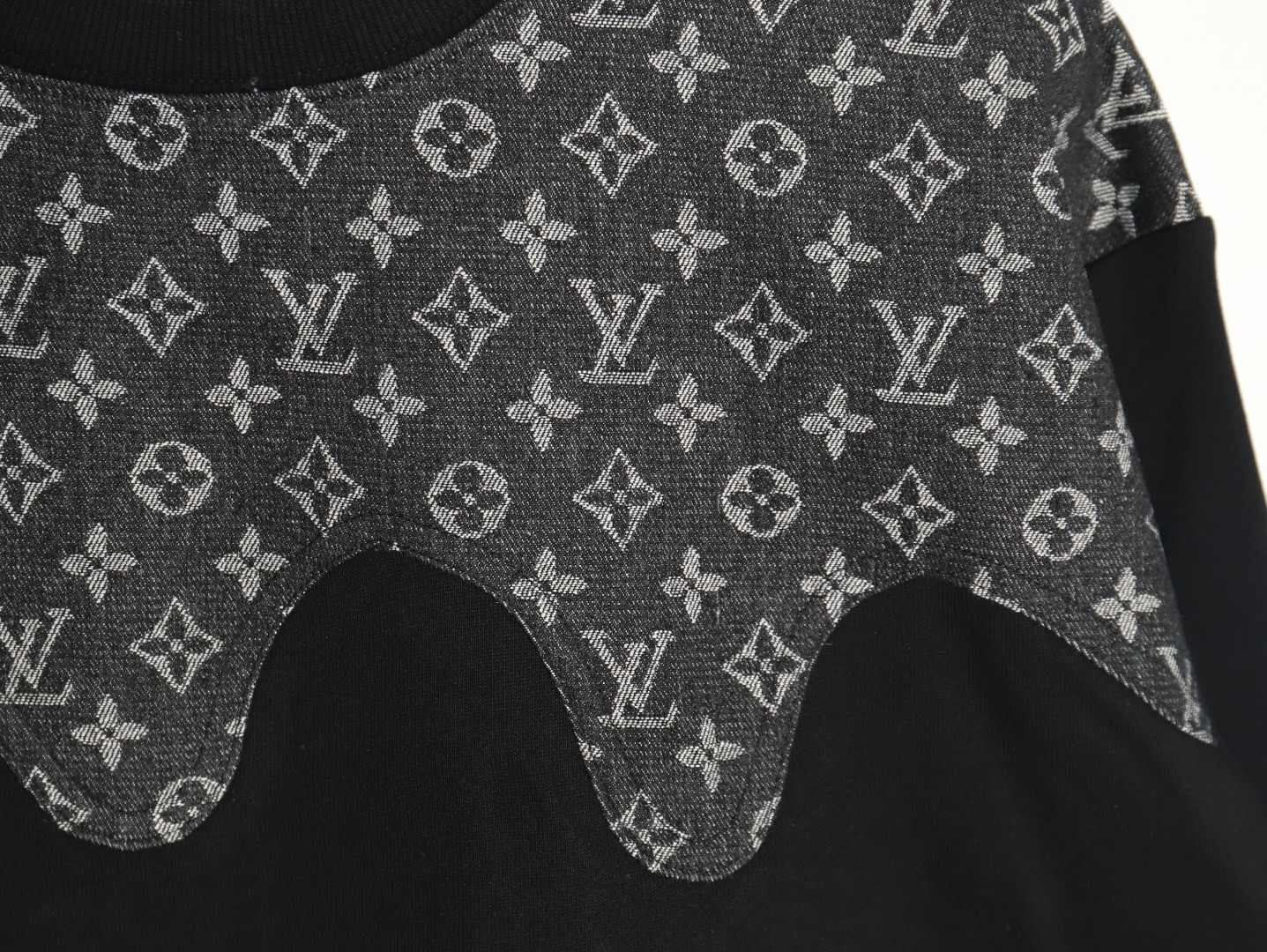 L0vis Vvtt0n Hoodies