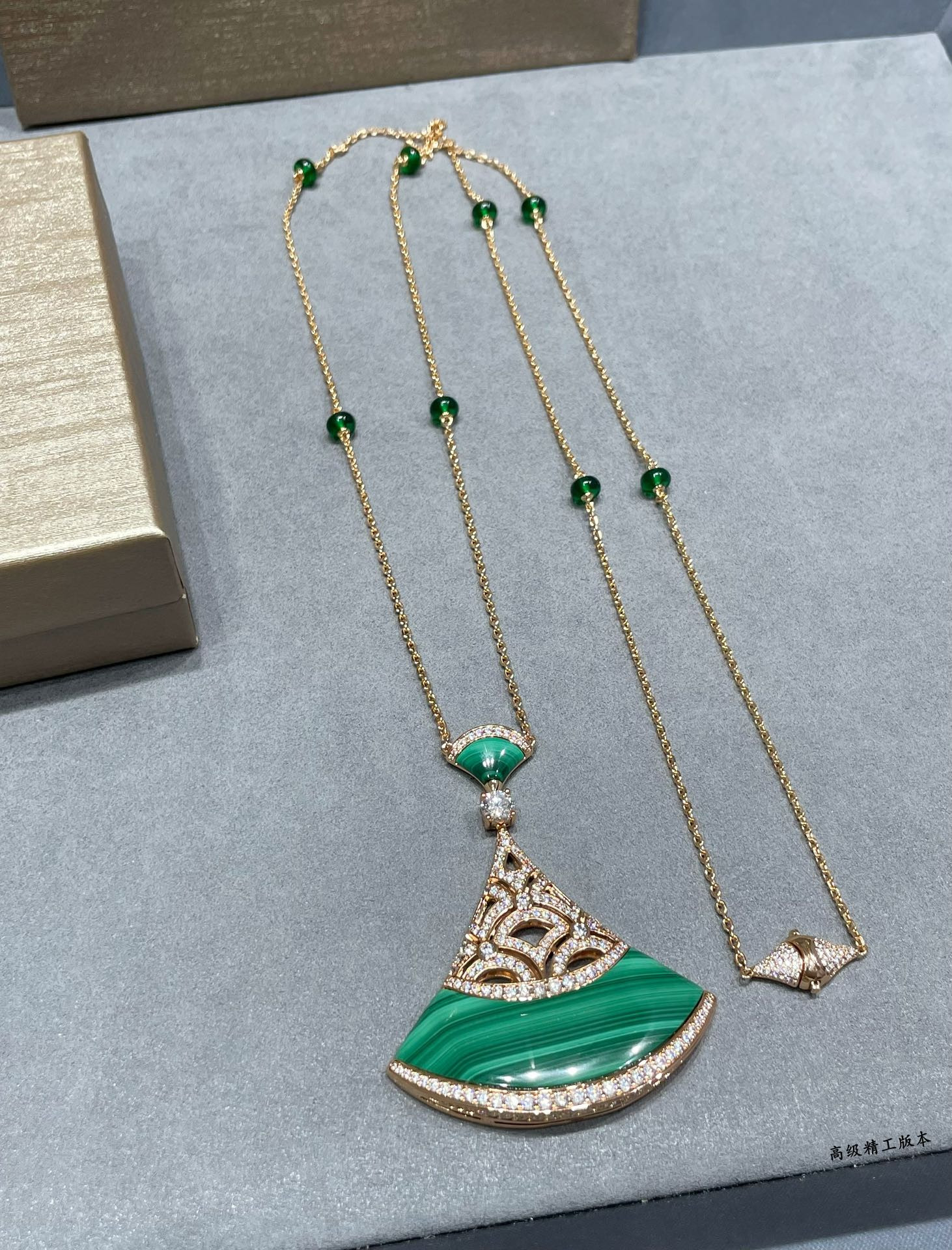Bv1g*ai Natural Malachite Extra Large Fan Necklace