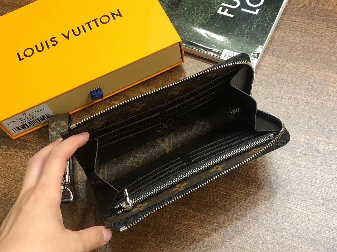 LV ZIPPY DRAGONNE WALLET M69407